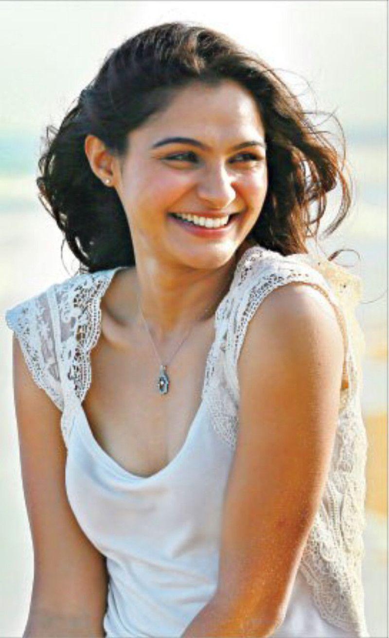 800x1312 Andrea Jeremiah: Movies, TV