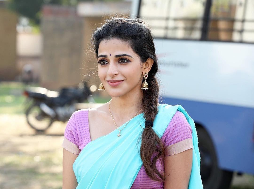 1080x803 Iswarya Menon on Instagram: “Gayathri