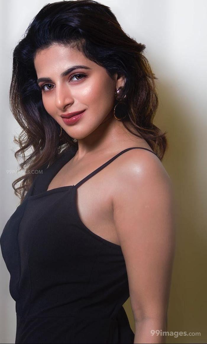 700x1161 Iswarya Menon Latest Hot Photohoot Photo / Wallpaper HD (1080p, 4k) (700x1161) (2020)
