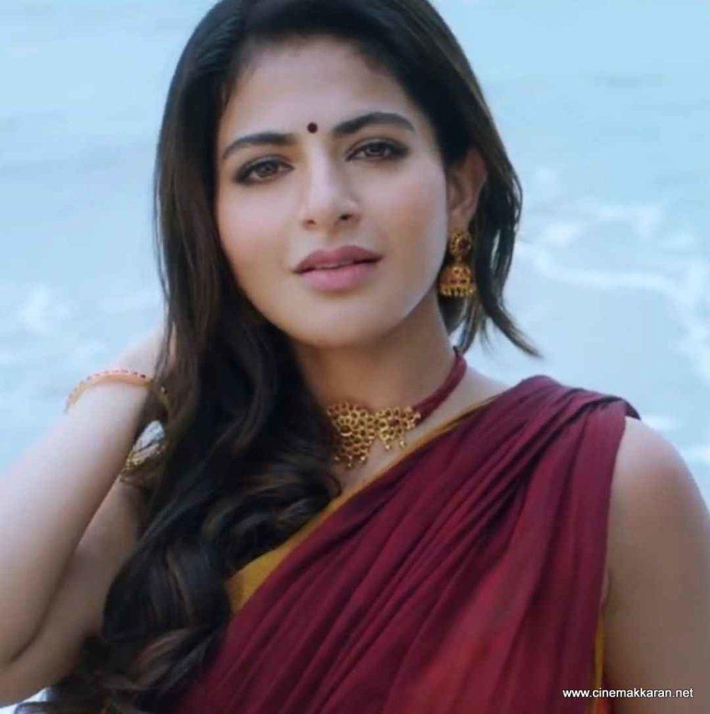 1019x1024 Iswarya Menon Photo