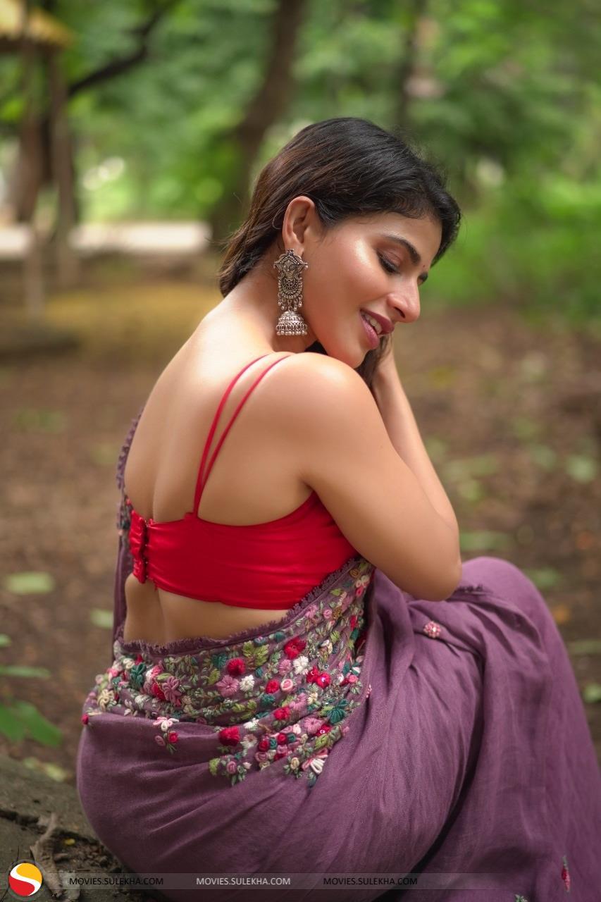 853x1280 of Iswarya Menon Hot Pics, Iswarya Menon Hot Photo