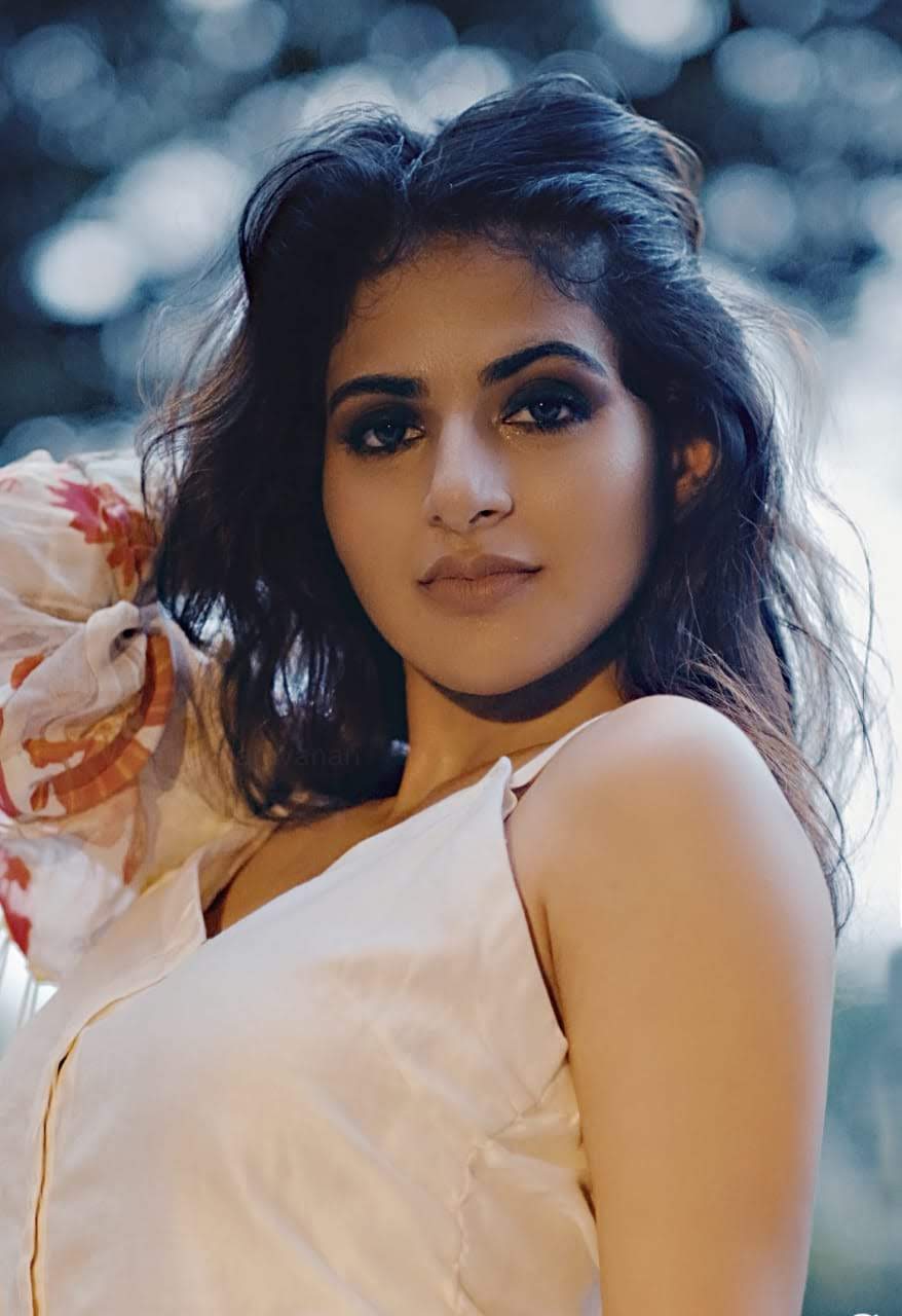 878x1280 Iswarya Menon Image HD. Aishwarya Menon Photo Live Cinema News