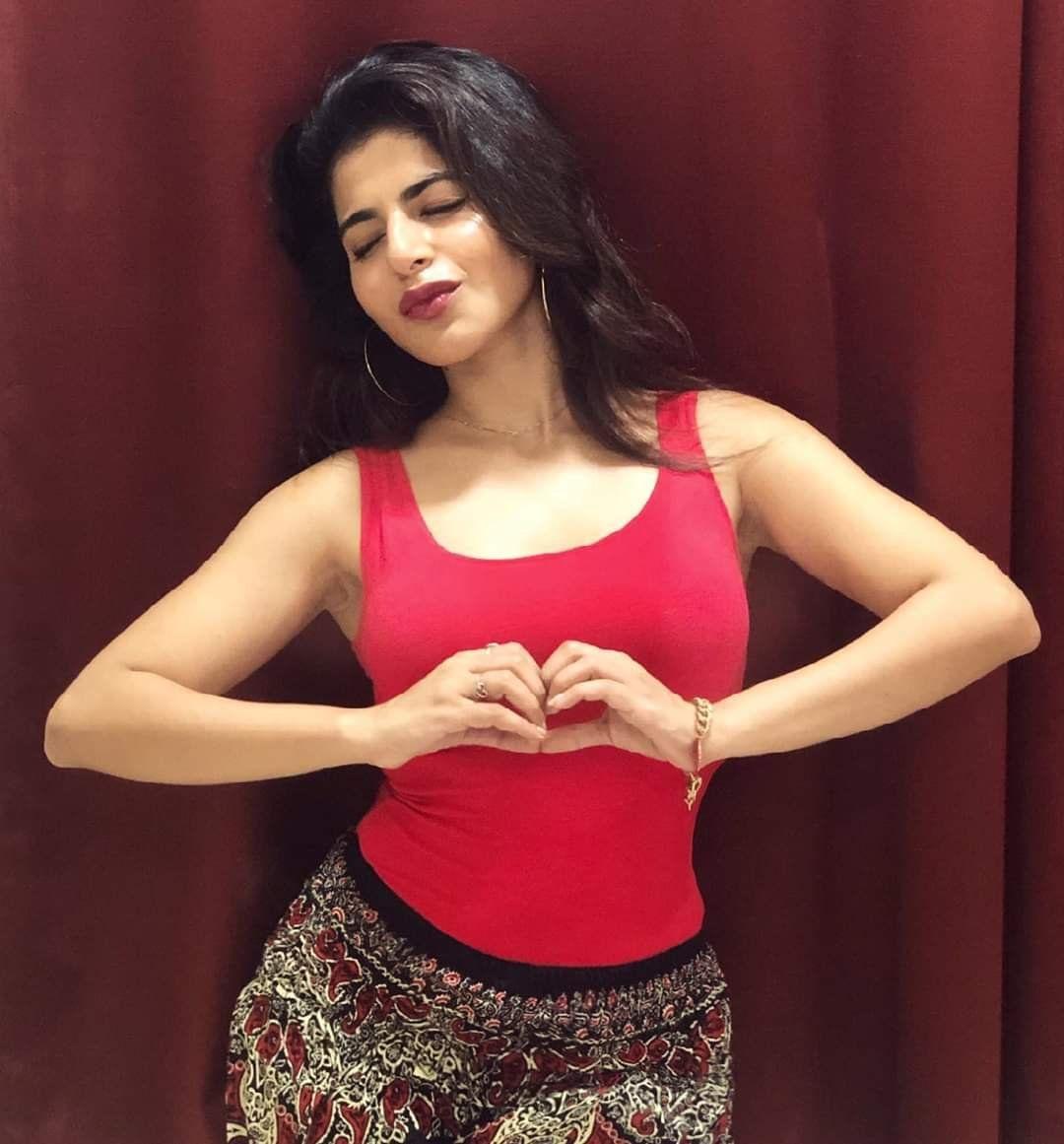 1080x1161 Iswarya menon latest HD picture and wallpaper 2020