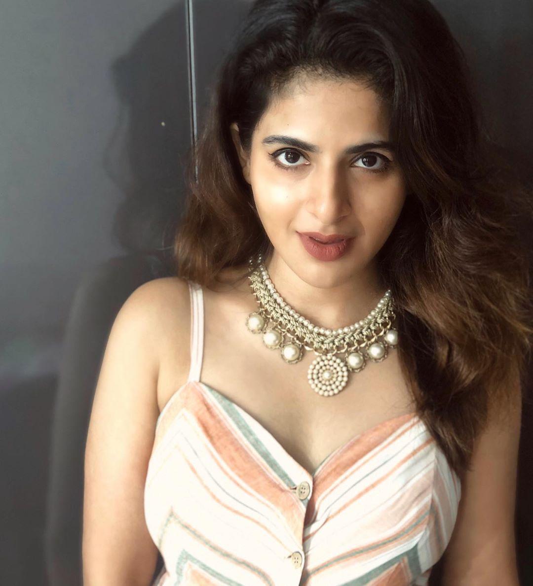 1080x1189 Iswarya Menon Photo: Latest Iswarya Menon Image, HD Wallpaper, Picture, Gallery of Actor Iswarya Menon