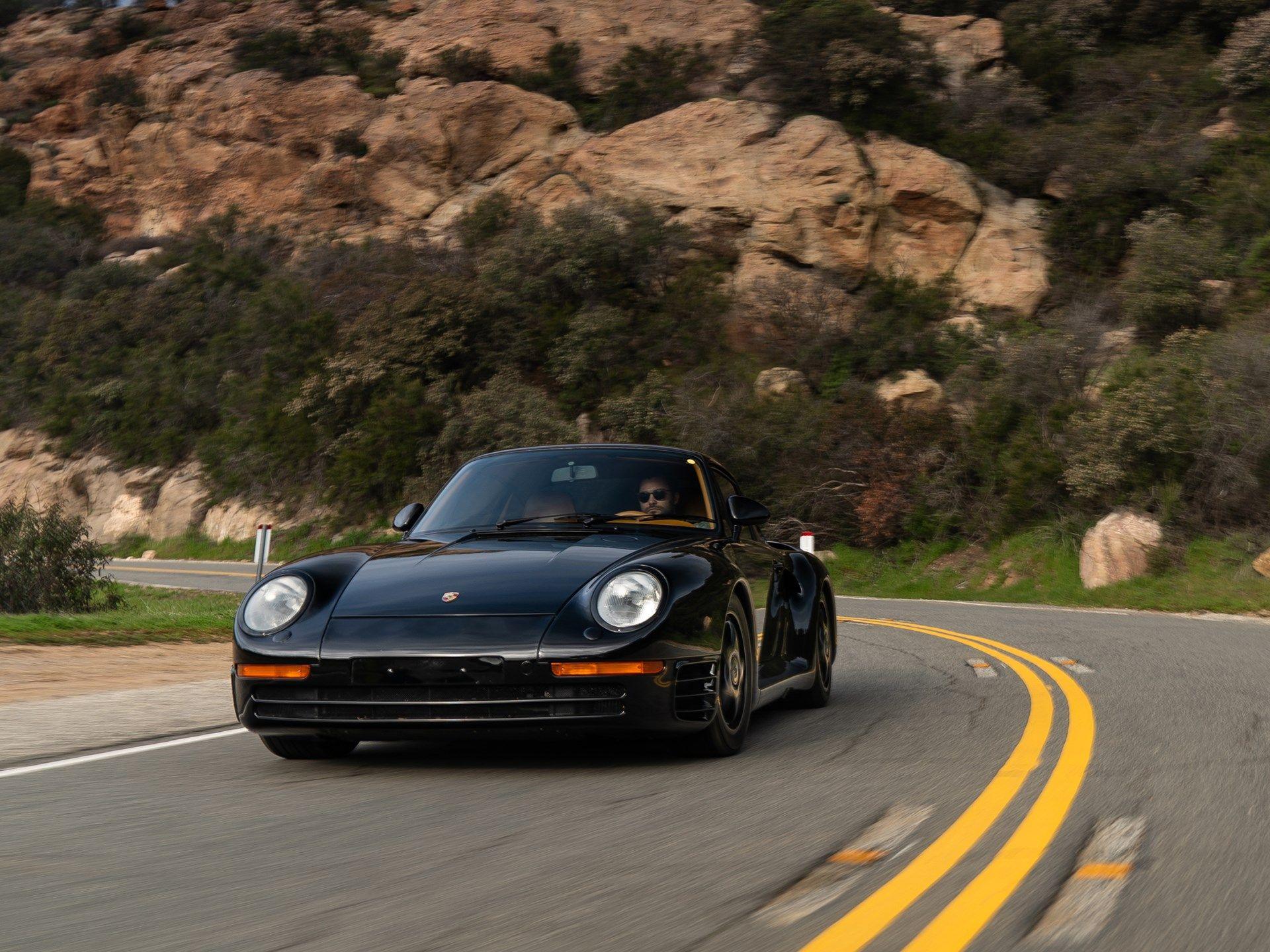 1920x1440 This Porsche 959 is packed with tech, and custom touches