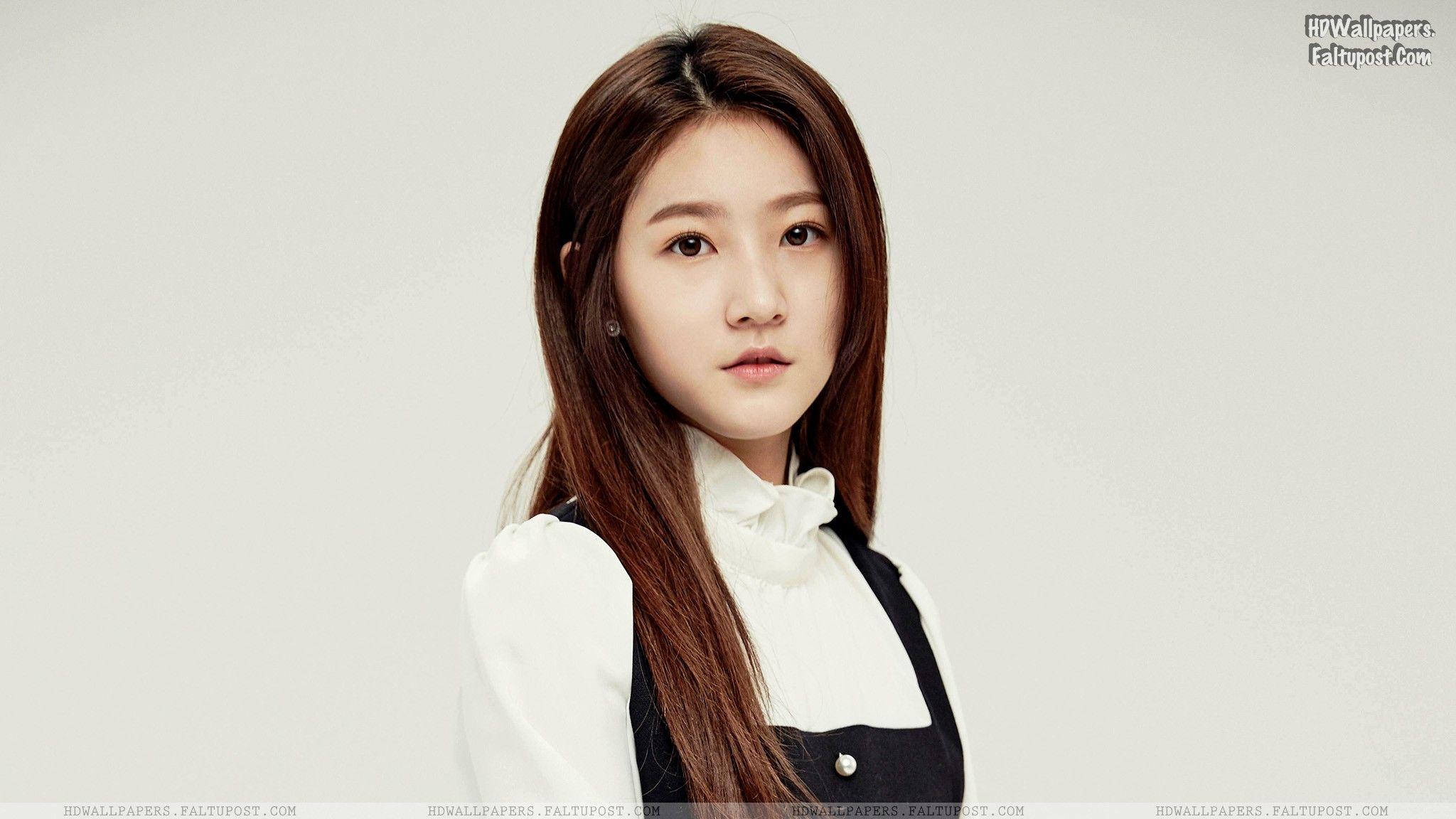 2048x1152 Kim Sae Ron Wallpaper