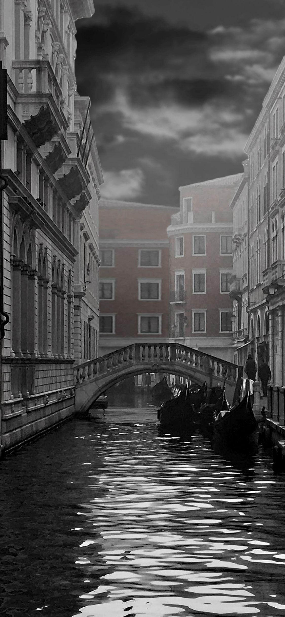 1125x2436 Venice River Boarts iPhone X HD Wallpaper