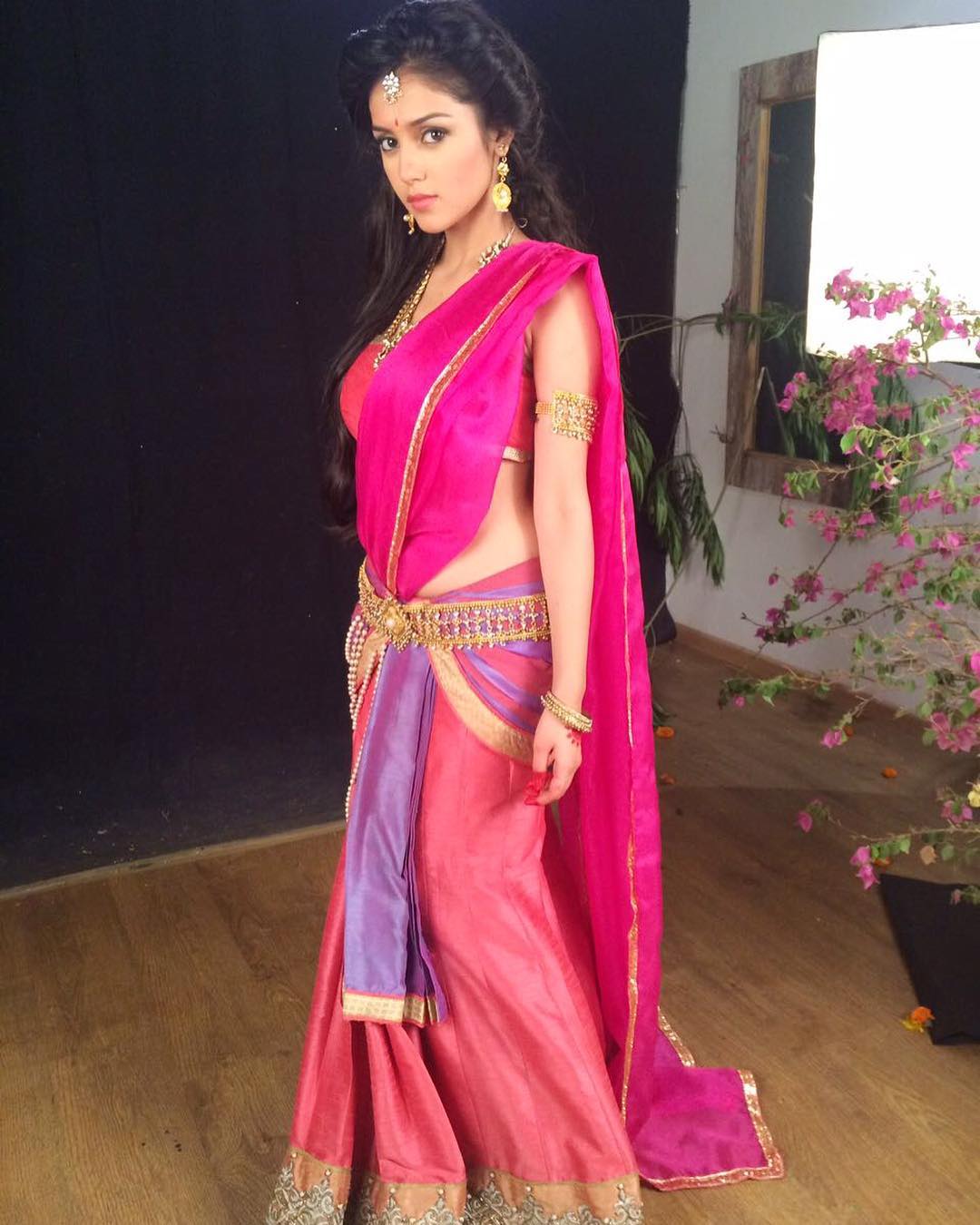 1080x1350 Mallika Singh Wallpaper