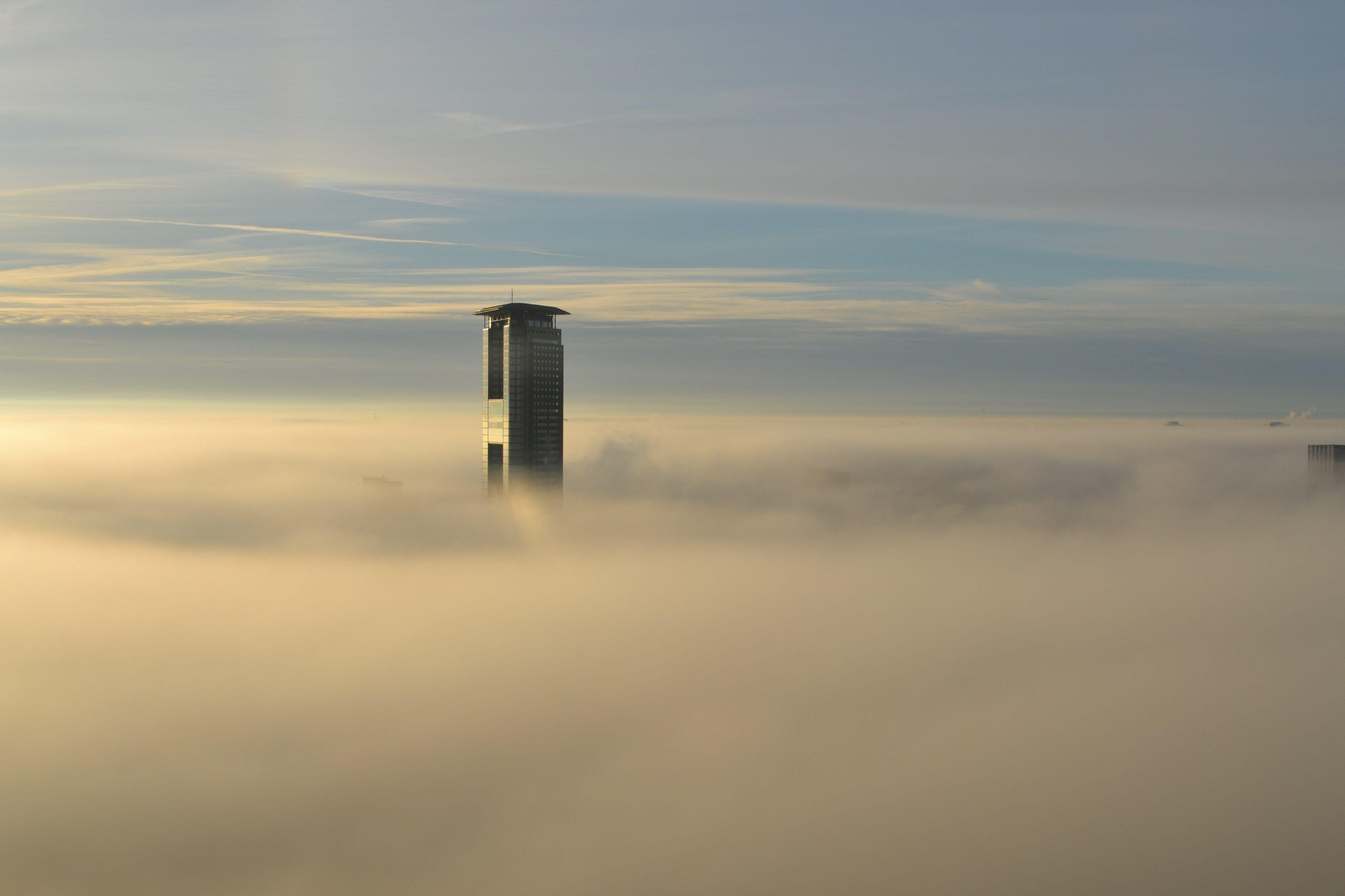 3840x2560 Wallpaper / city skyscraper peeksuds on a sunny day, buildings in the sky 4k wallpaper