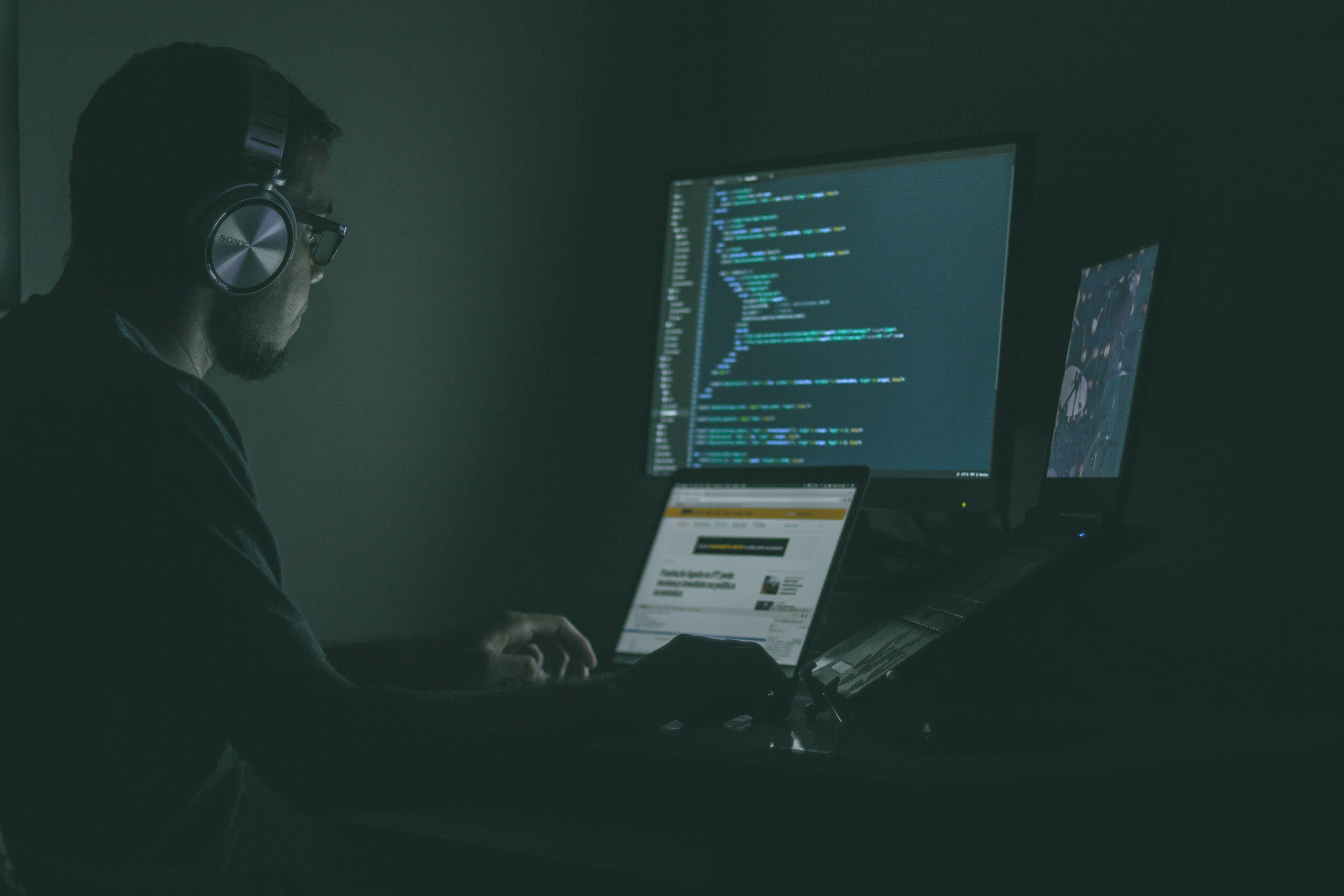 5184x3456 Workstation Picture. Download Free Image