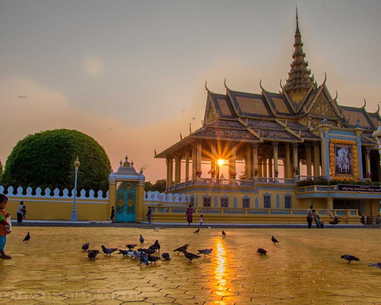 1280x1024 Phnom Penh