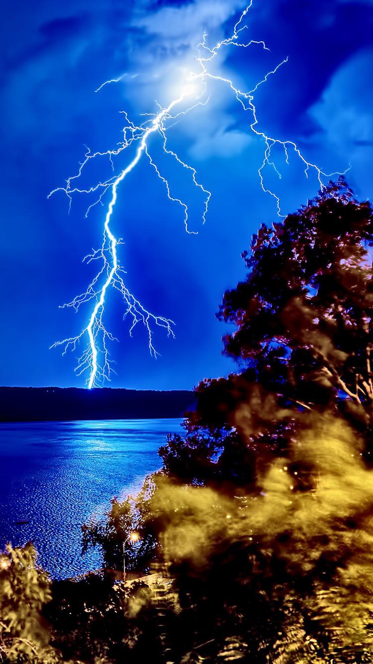 750x1334 Lightning Phone Wallpaper