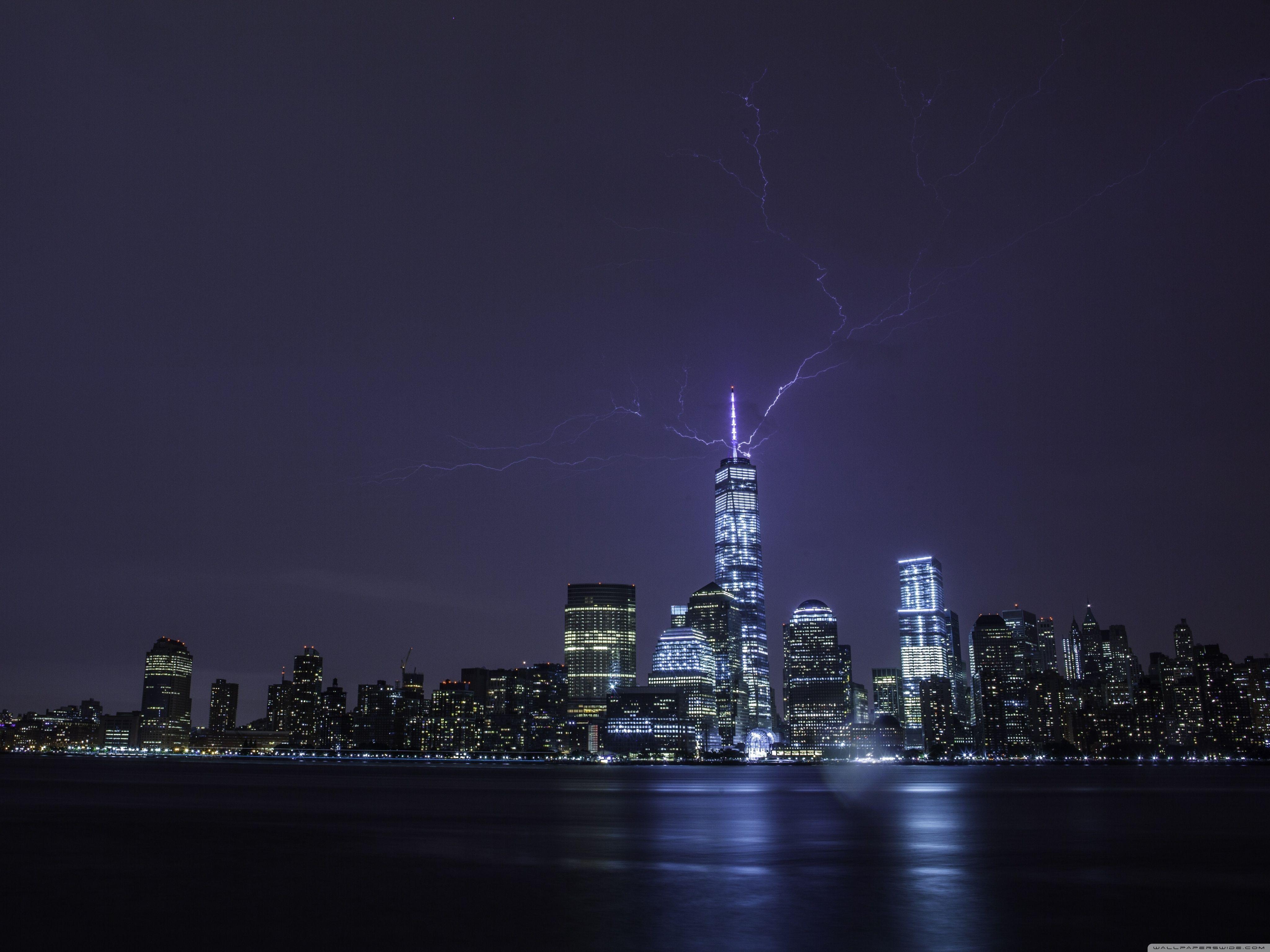 4096x3072 Lightning strikes One World Trade Center Ultra HD Desktop Background Wallpaper for 4K UHD TV : Widescreen & UltraWide Desktop & Laptop : Tablet