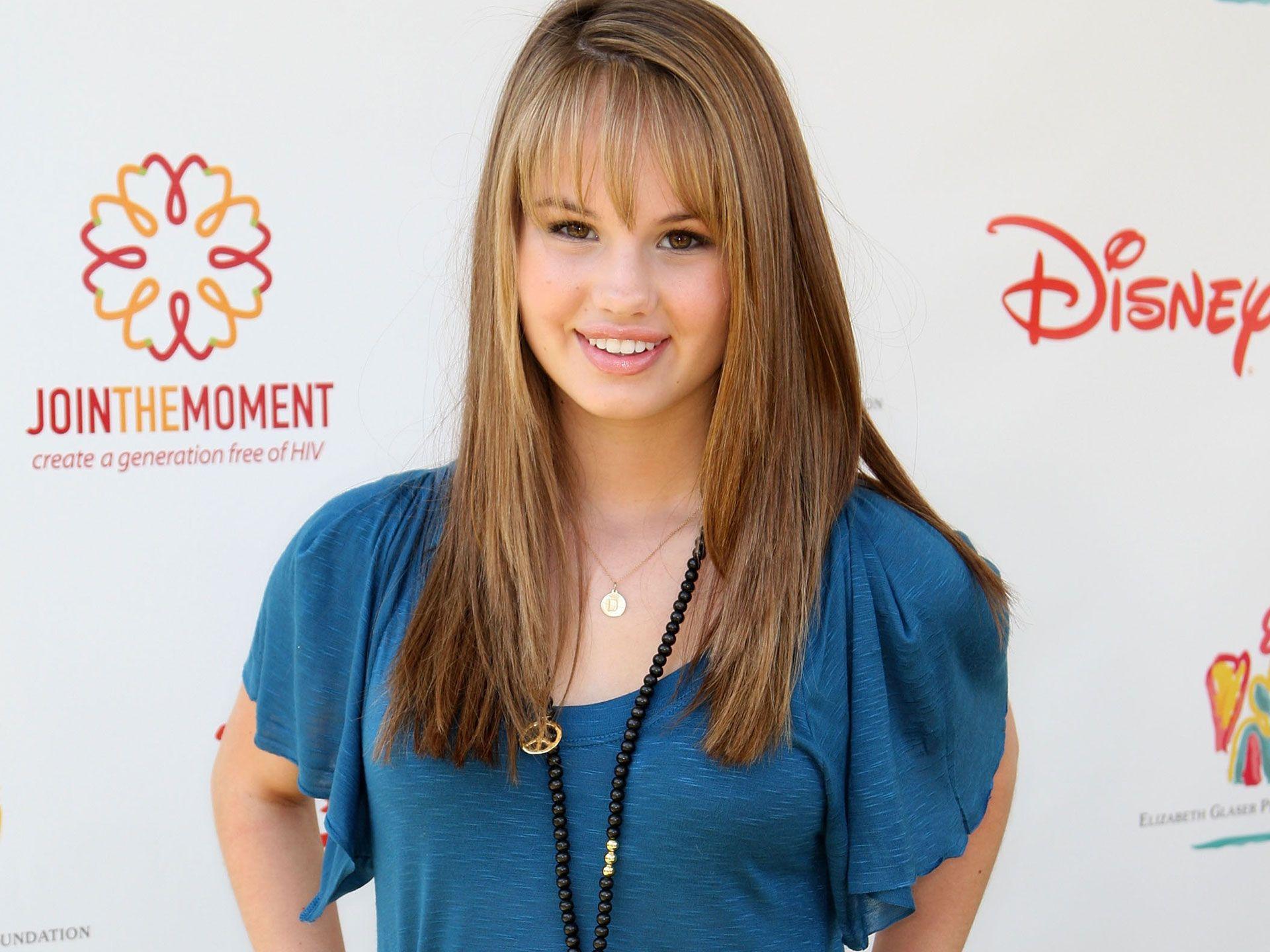 1920x1440 Teen Actress Debby Ryan Wallpaper