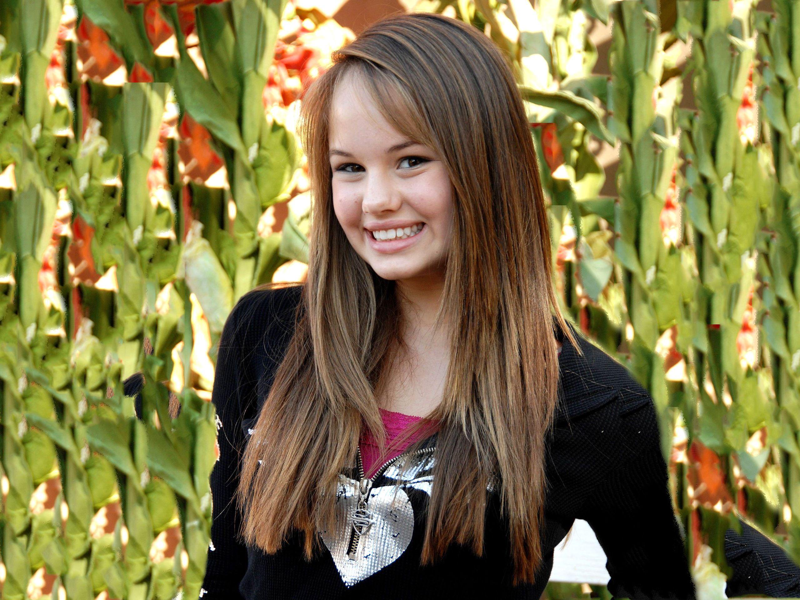 2560x1920 Debby Ryan Ryan Wallpaper
