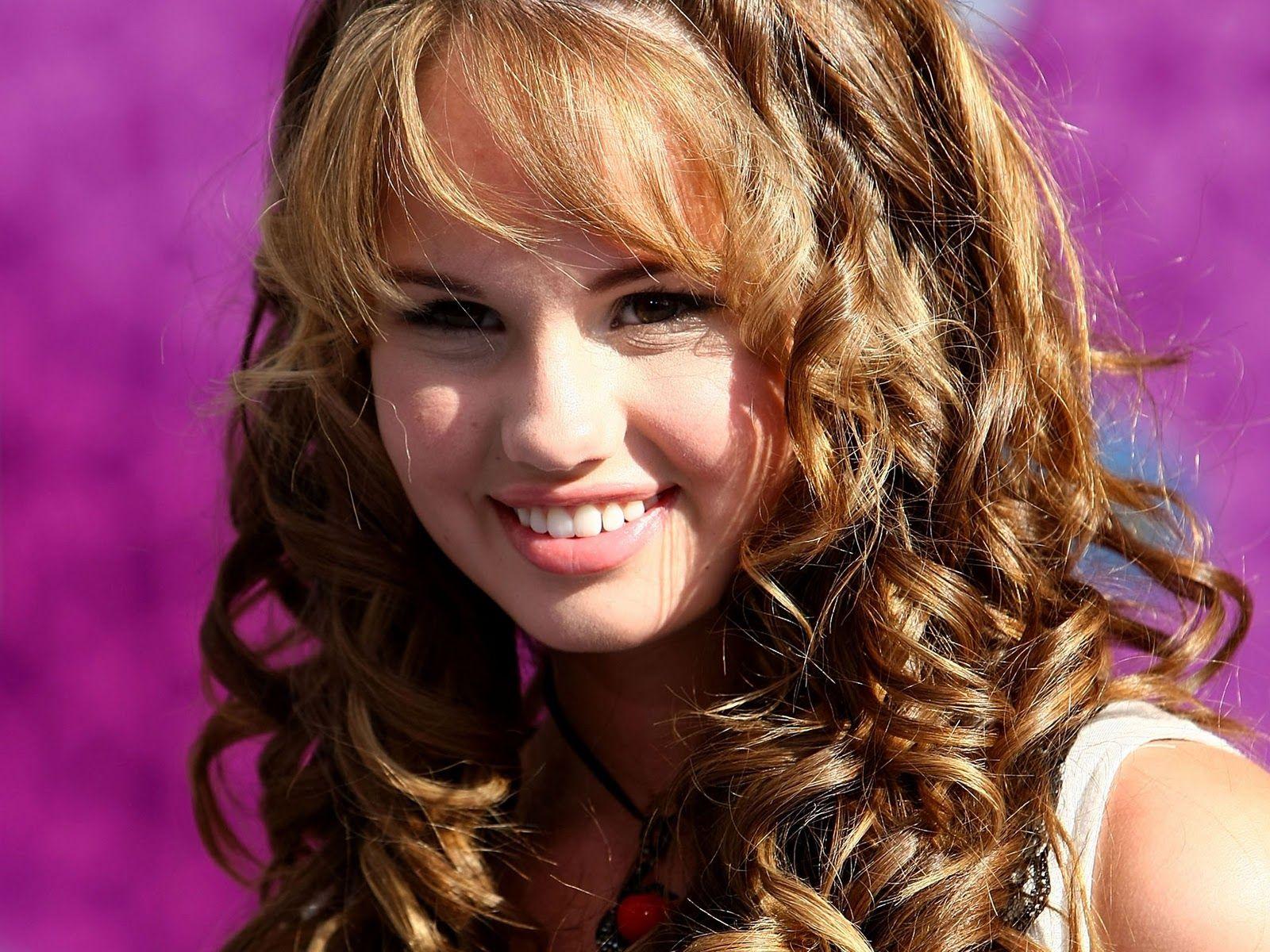 1600x1200 Selena Gomez Schwanger: Debby Ryan Wallpaper