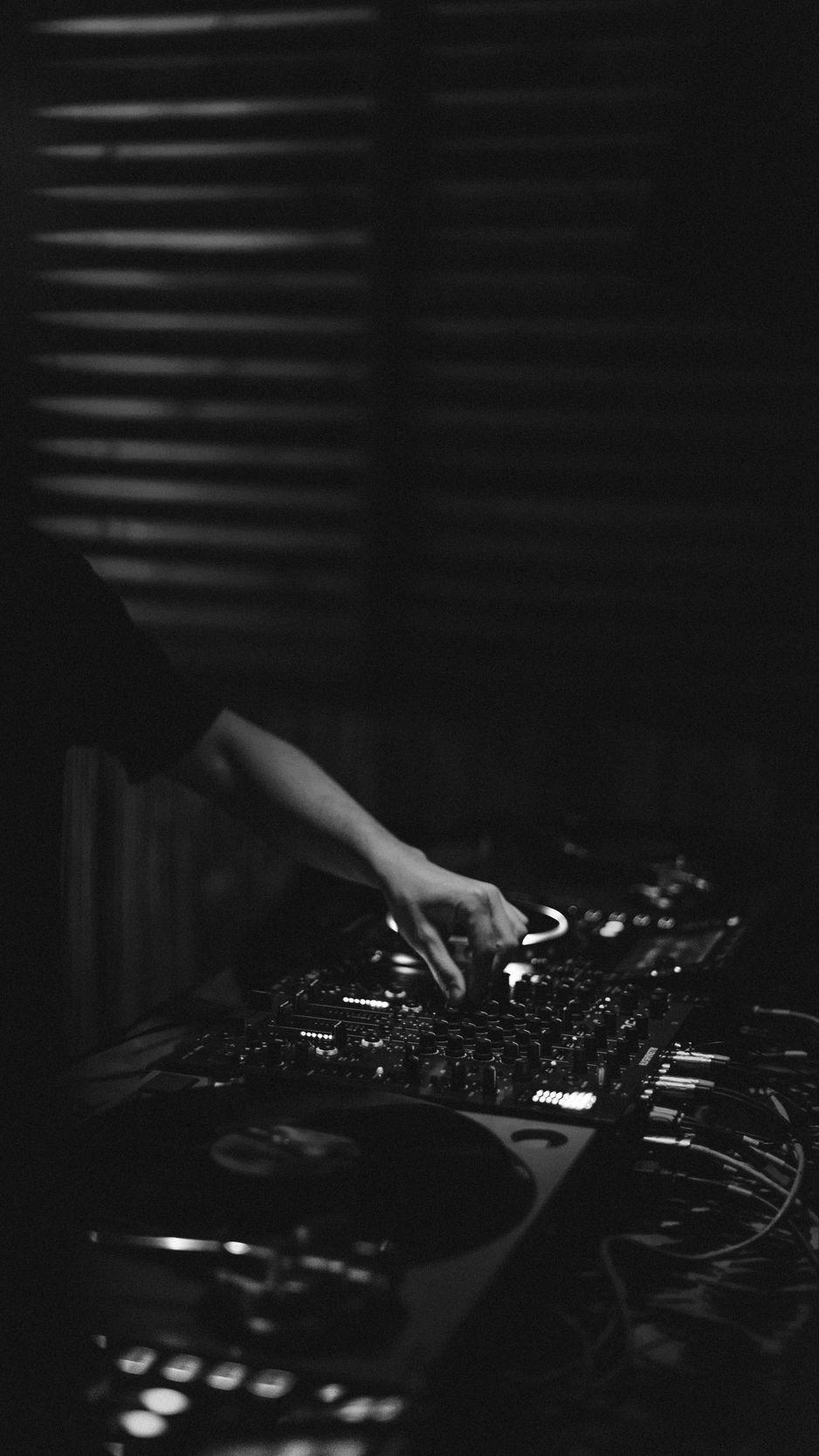 938x1668 Download Wallpaper 938x1668 Dj, Hand, Equipment, Bw, Music Iphone 8 7 6s 6 For Parallax HD Background