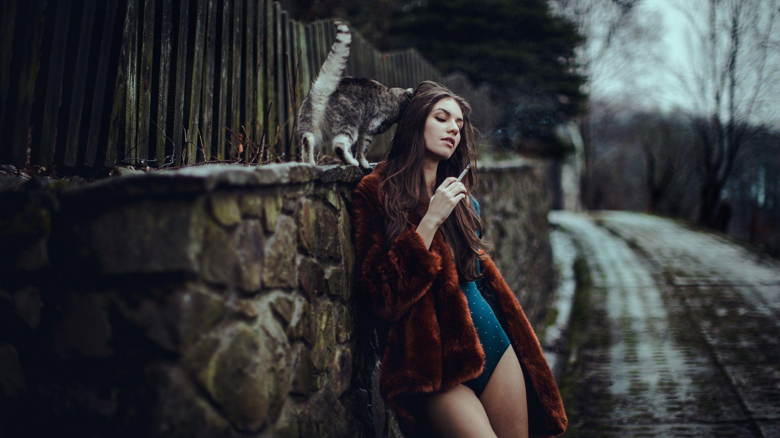 2560x1440 Wallpaper Girl, smoke, bikini, coat 3840x2160 UHD 4K Picture, Image