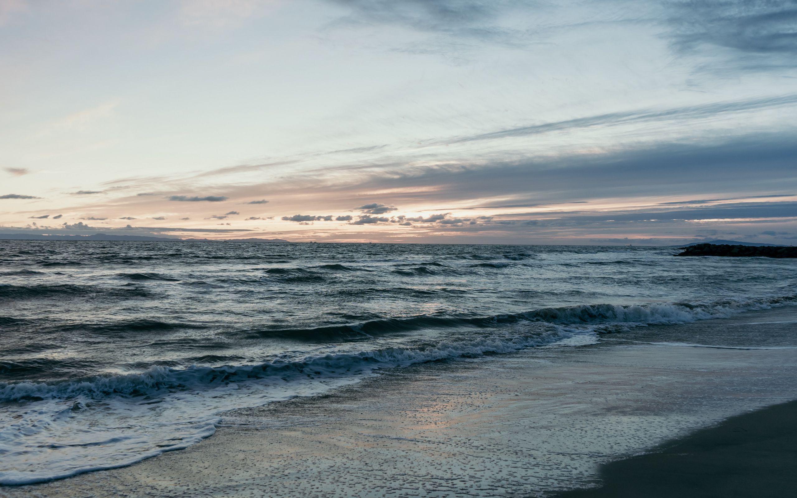 2560x1600 Download wallpaper 2560x1600 beach, sea, waves, horizon, dusk widescreen 16:10 HD background