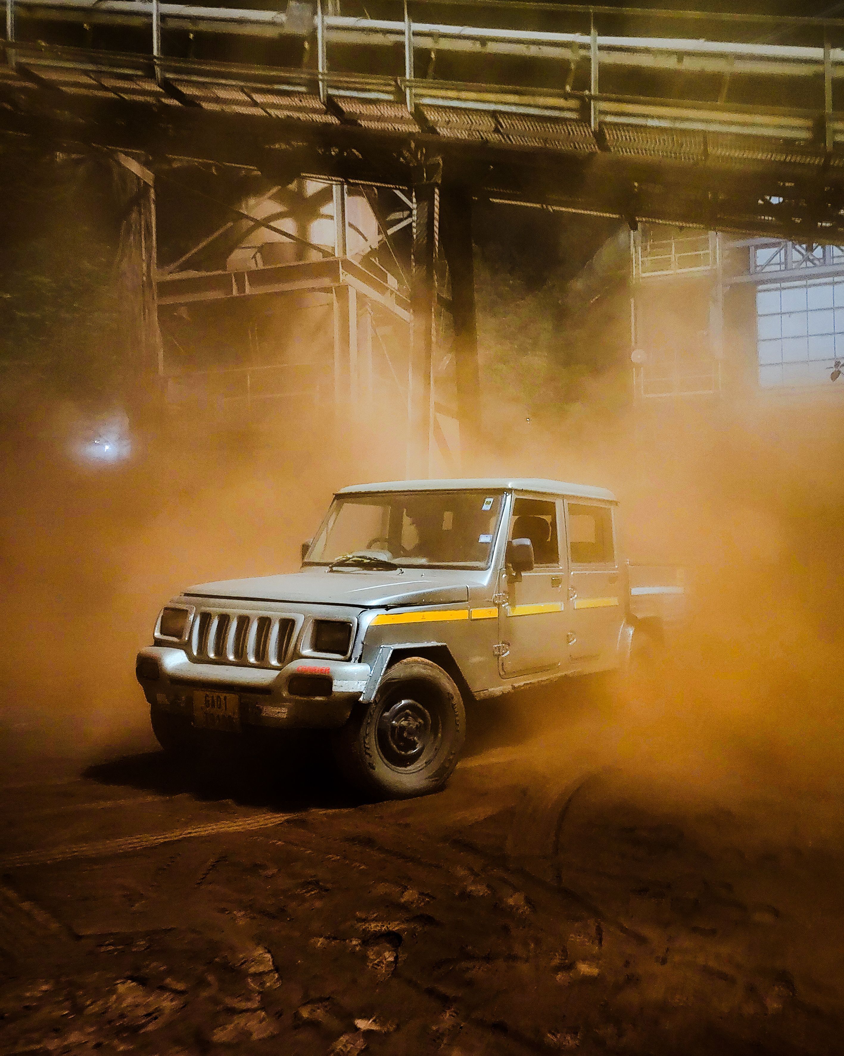 2834x3544 Mahindra Bolero in Motorsport Event · Free
