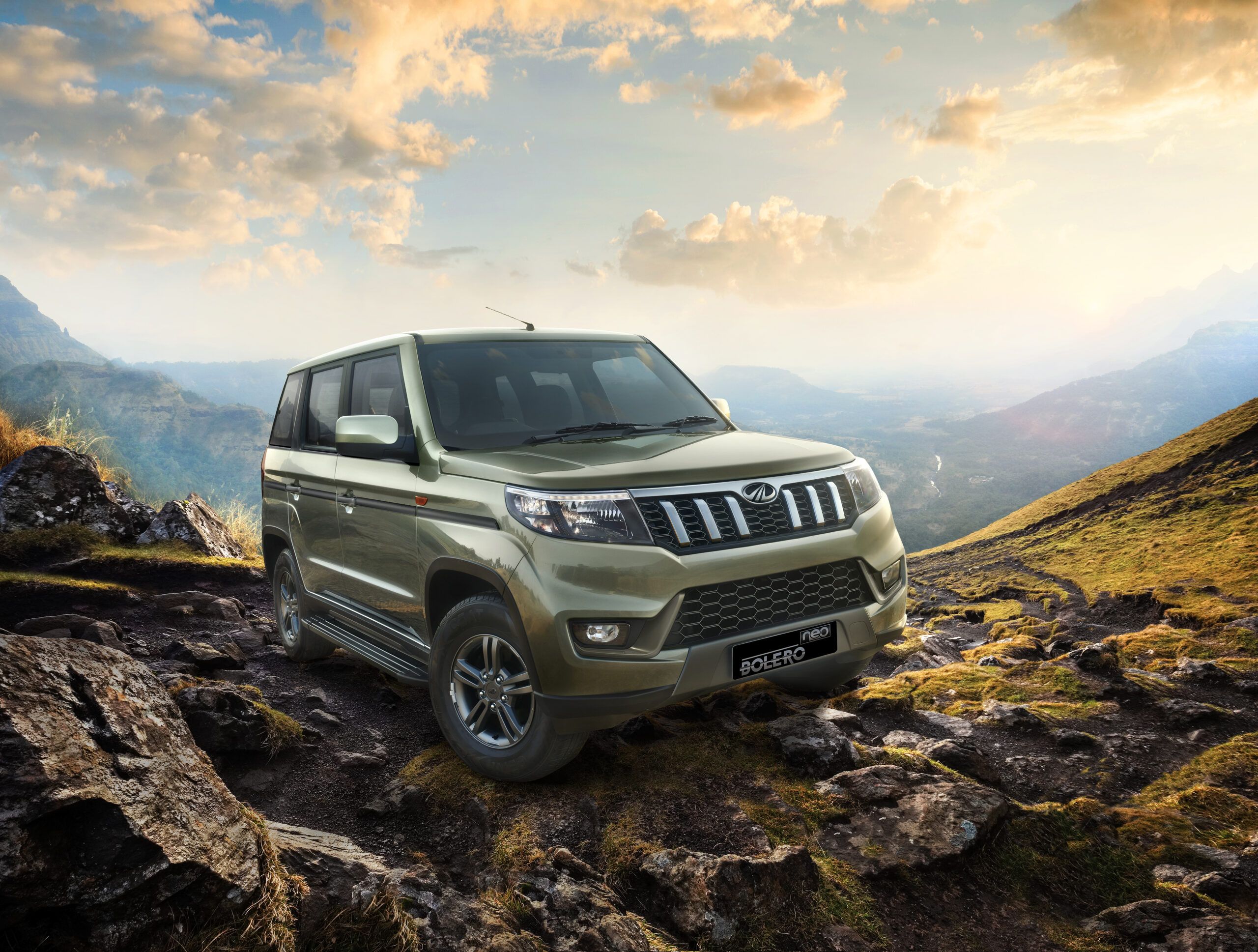 2560x1937 Mahindra Bolero Neo Launched TUV 300!