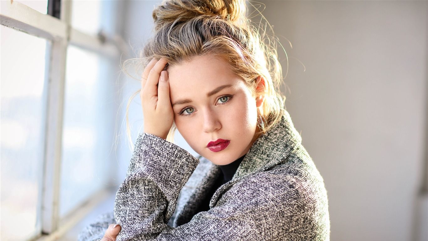 1366x768 Brec Bassinger Beauty Actor Poster