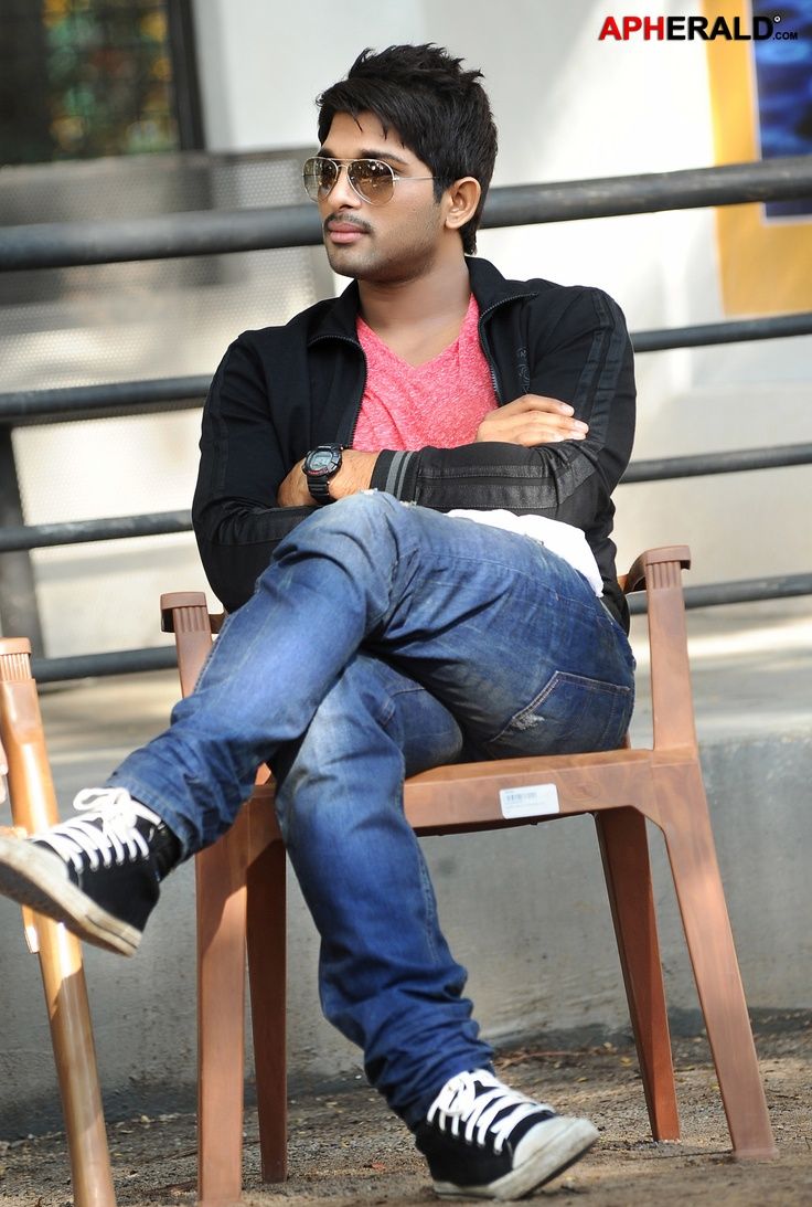 736x1093 Julayi Movie Wallpaper :::: View All Photo : Gallery ViewGalleryPage 2347