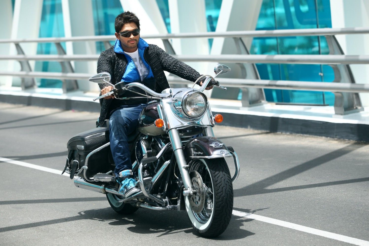1498x999 Tollywood Stars Profile: Allu Arjun Stills From Julayi Movie. Allu Arjun Latest HQ Photo From Julayi Movie