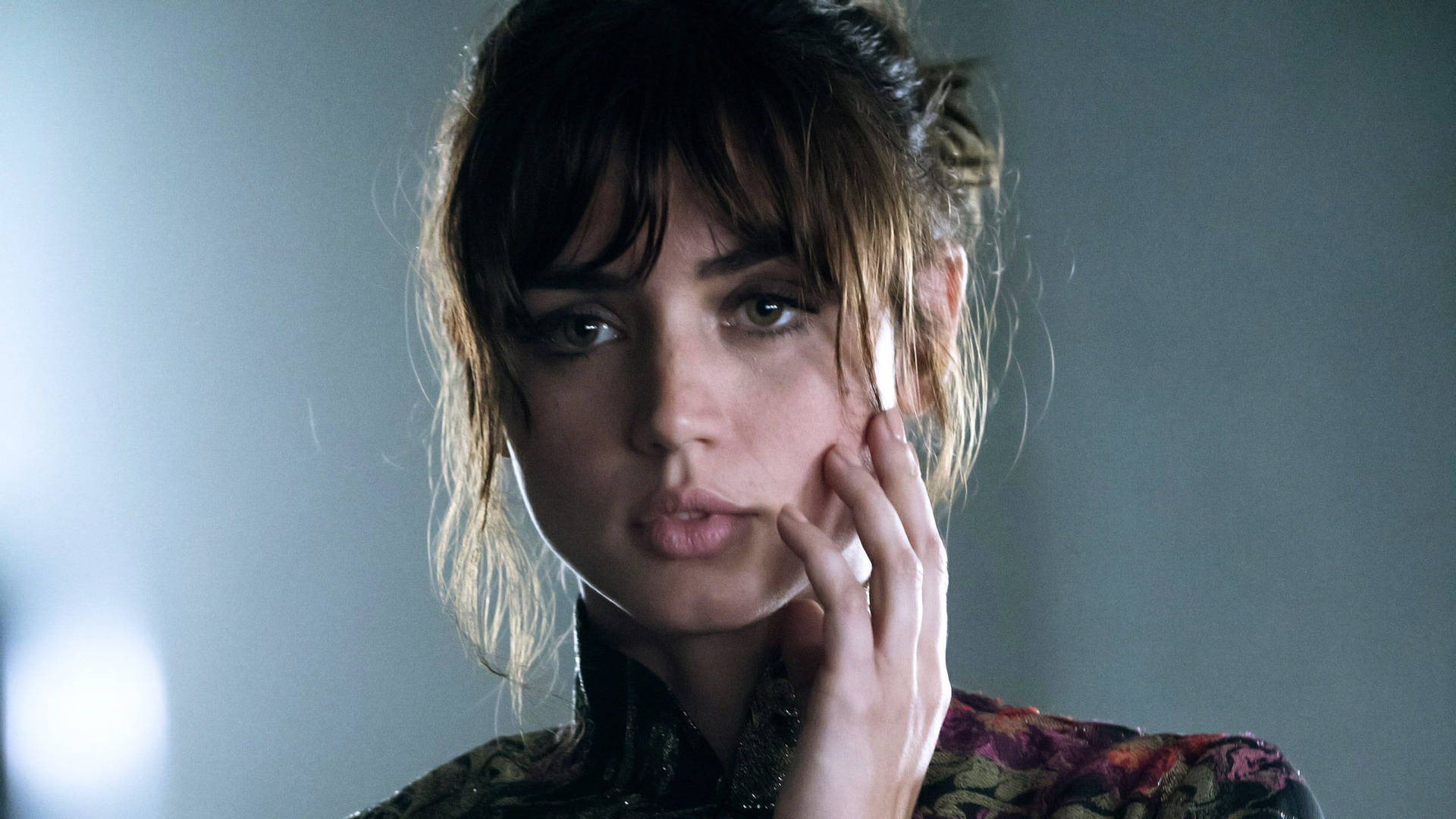 1920x1080 Ana De Armas Serious Look Wallpaper
