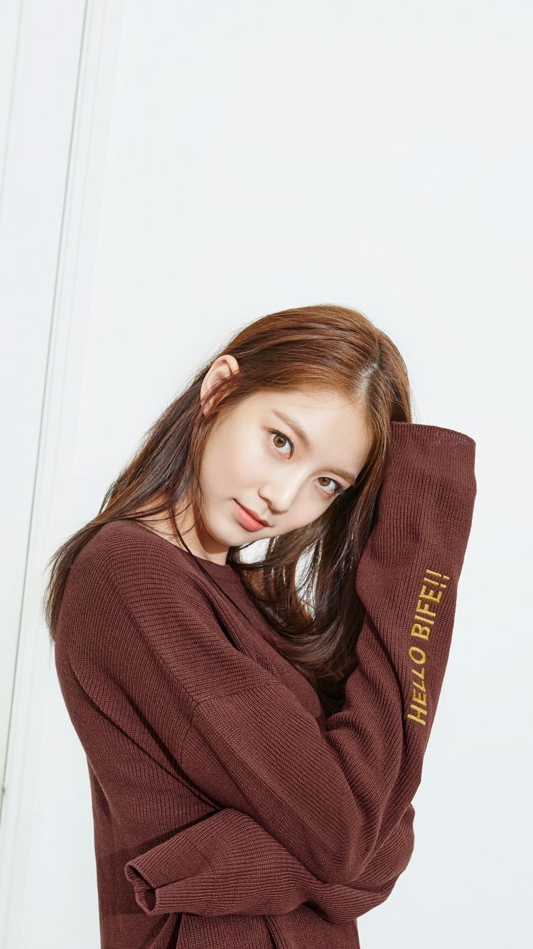 750x1334 Gong Seung Yeon Wallpaper
