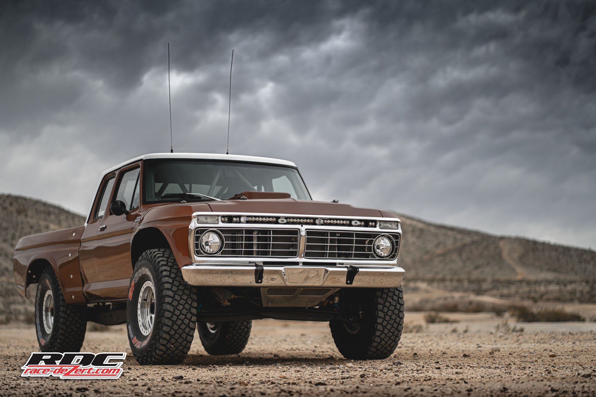 2000x1333 Baja Truck Wallpaper