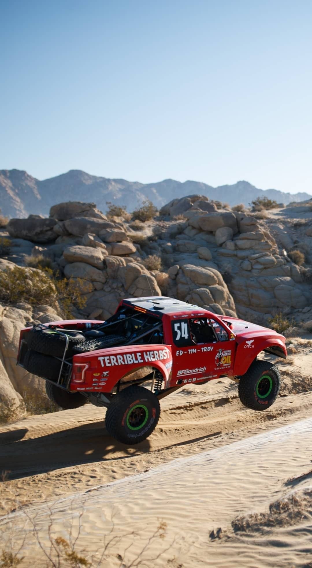 1080x1966 Baja Truck Wallpaper