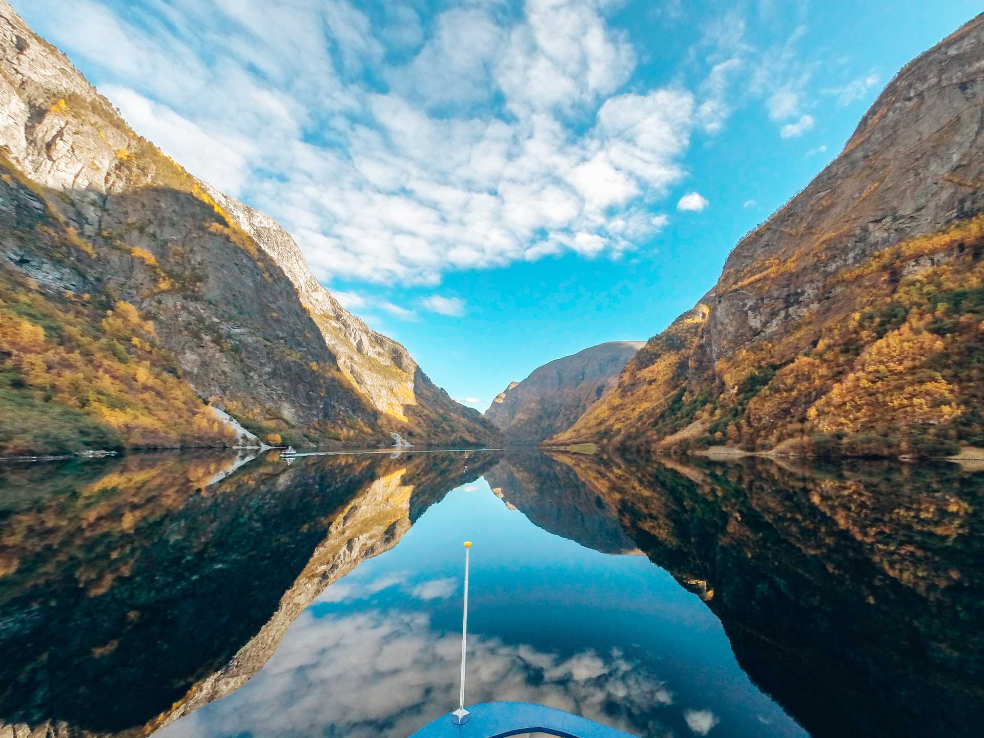 1920x1440 Mountains in Norway