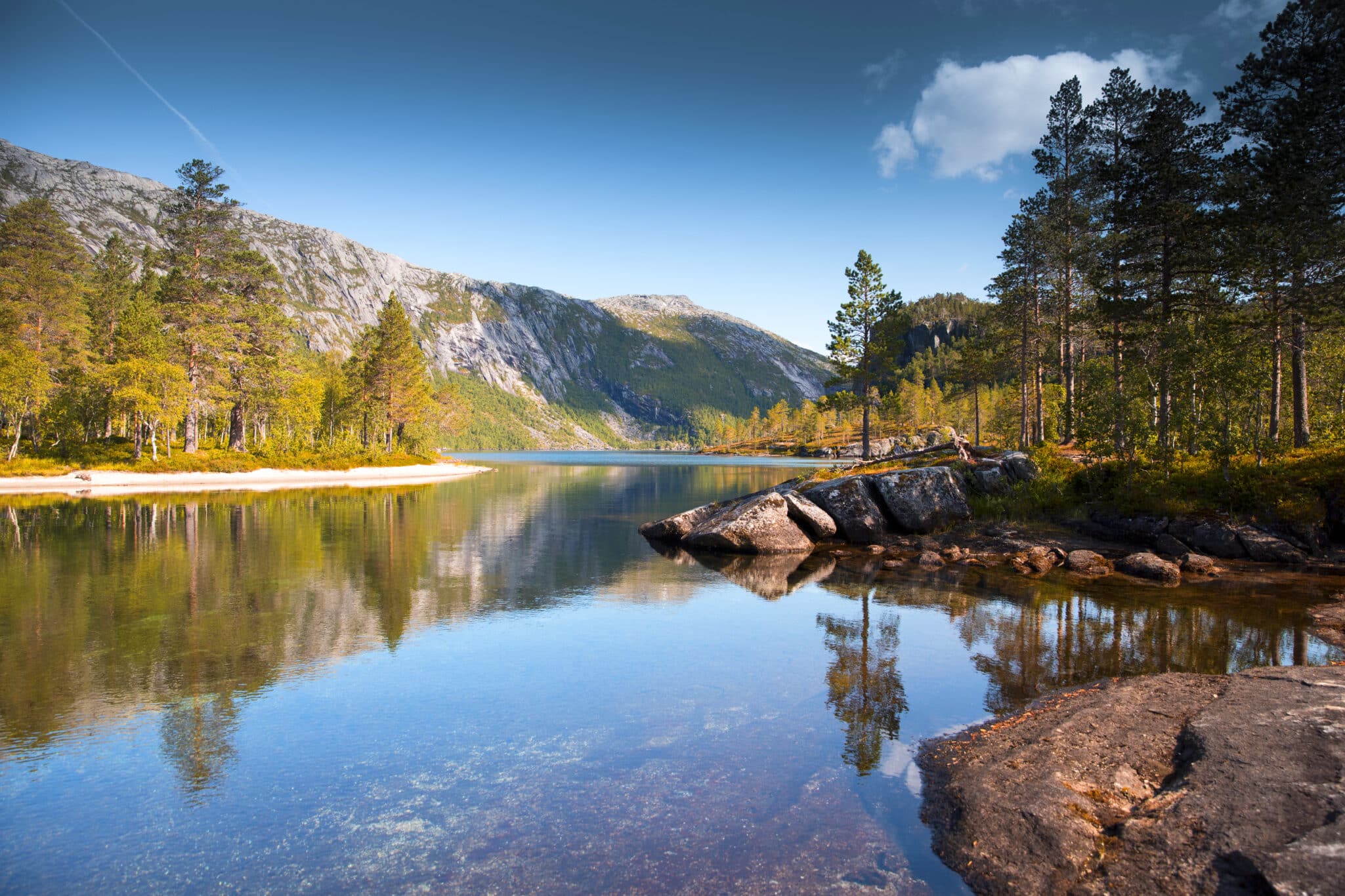 2049x1366 day circular hike in Rago National Park, Norway. Stunning Outdoors. Europe Travel & Hiking Blog