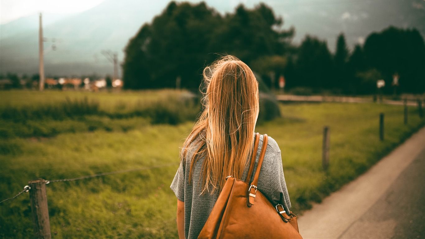 1366x768 Travel alone blonde girl HD photo wallpaper