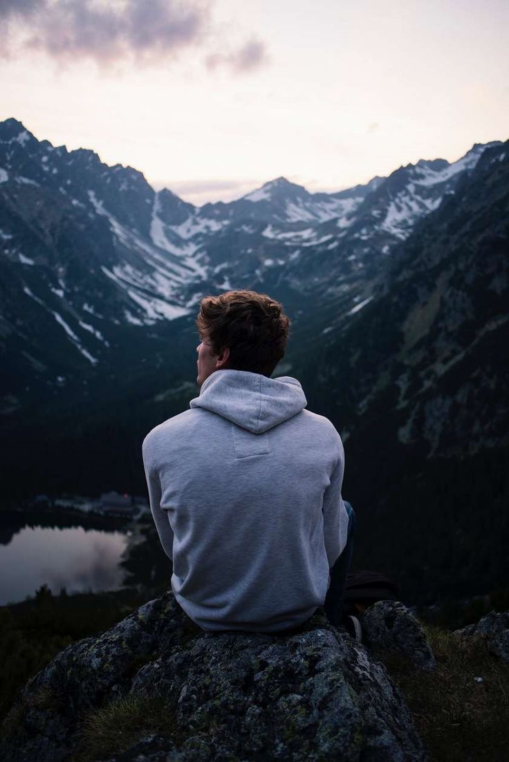736x1102 Photography poses for men. Hiking, Mountain photo, Boy photography poses