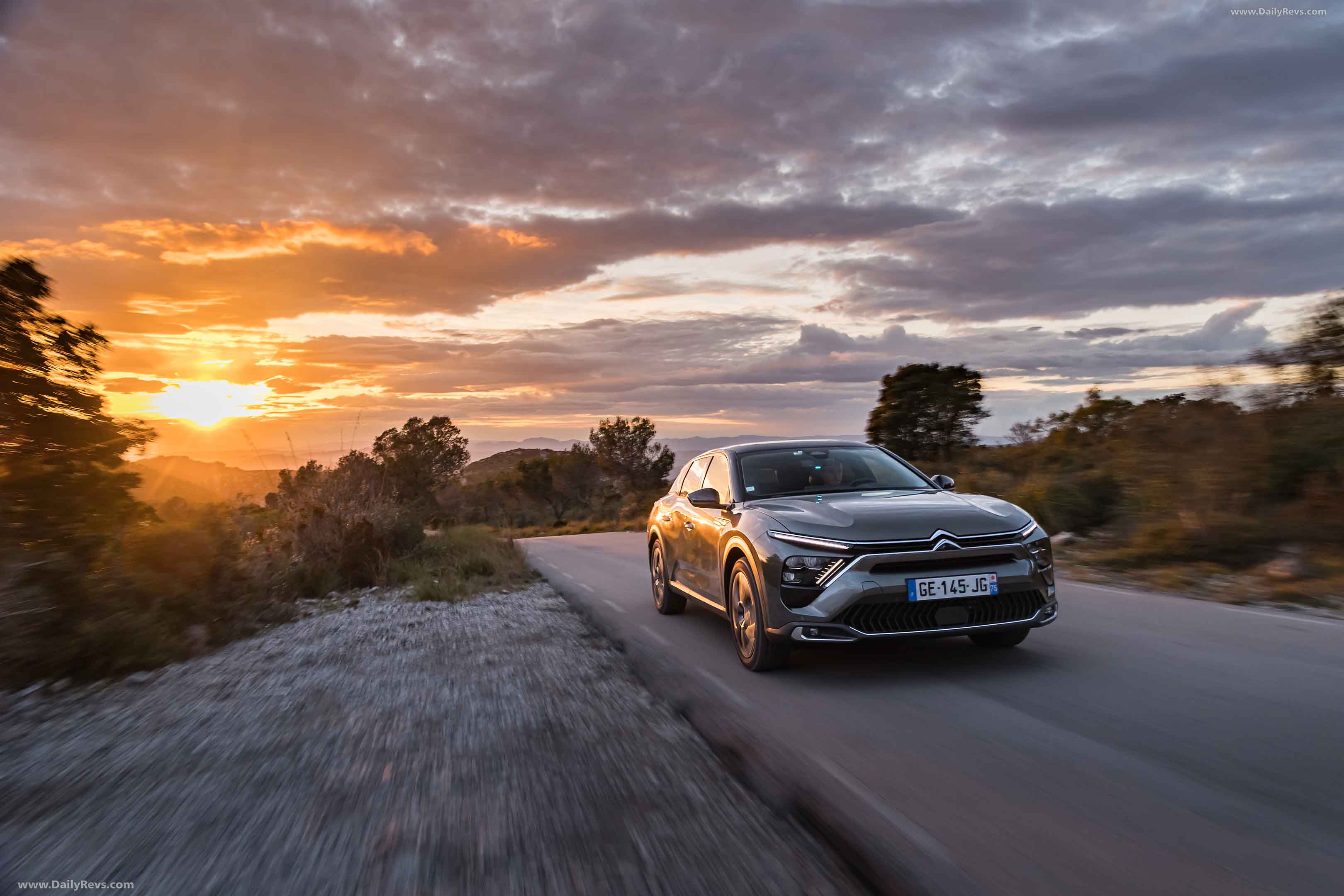 3240x2160 Citroen C5 X Hybrid HD Photo, Videos, Specs, Features & Price