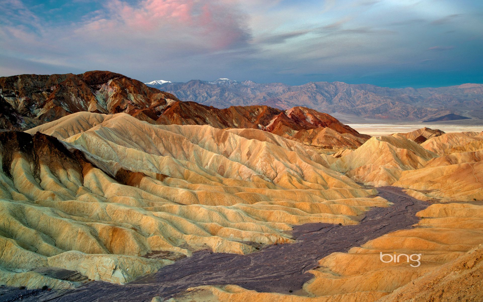 1920x1200 View of eroded cliffs from Zabriskie Point, Death Valley National Park, California Wallpaper