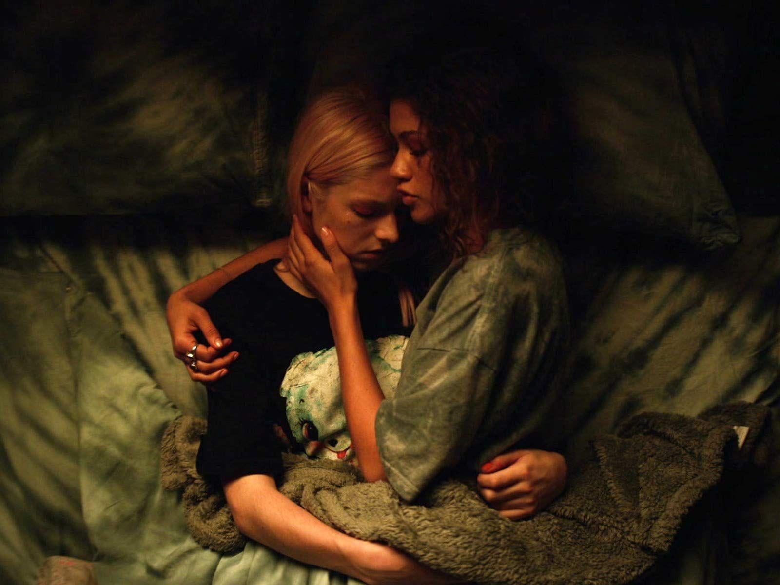 1600x1200 I think that Jules does love Rue but not romantically