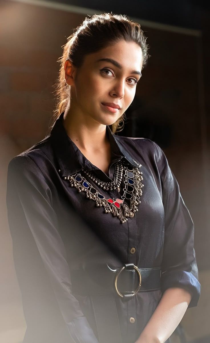 736x1203 Sharvari Wagh