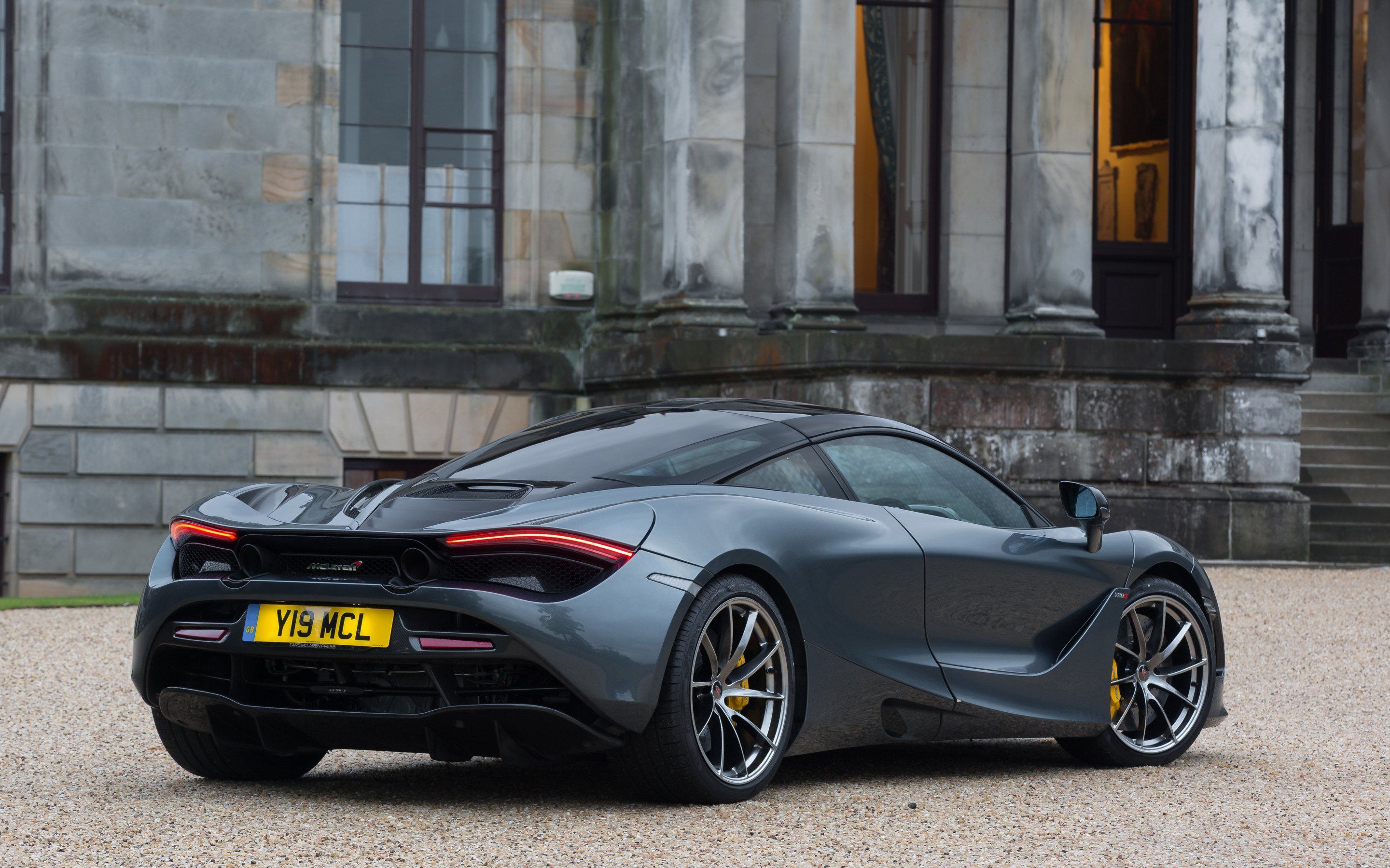 2880x1800 Black McLaren 720S Background Wallpaper 49007