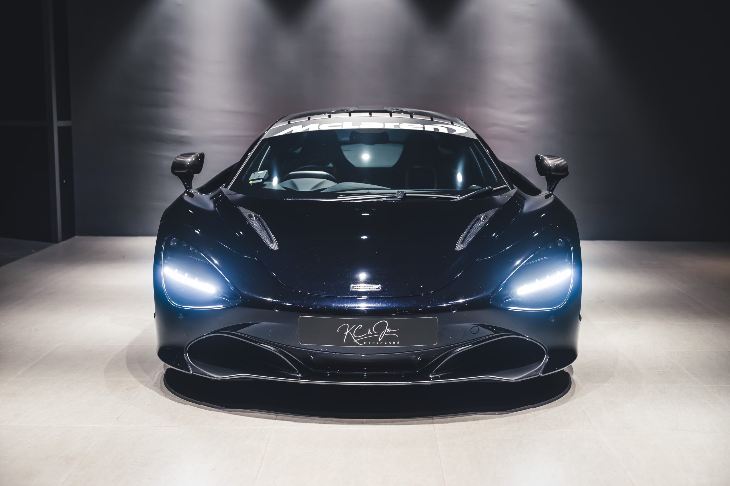 2560x1707 McLaren 720S & Jo