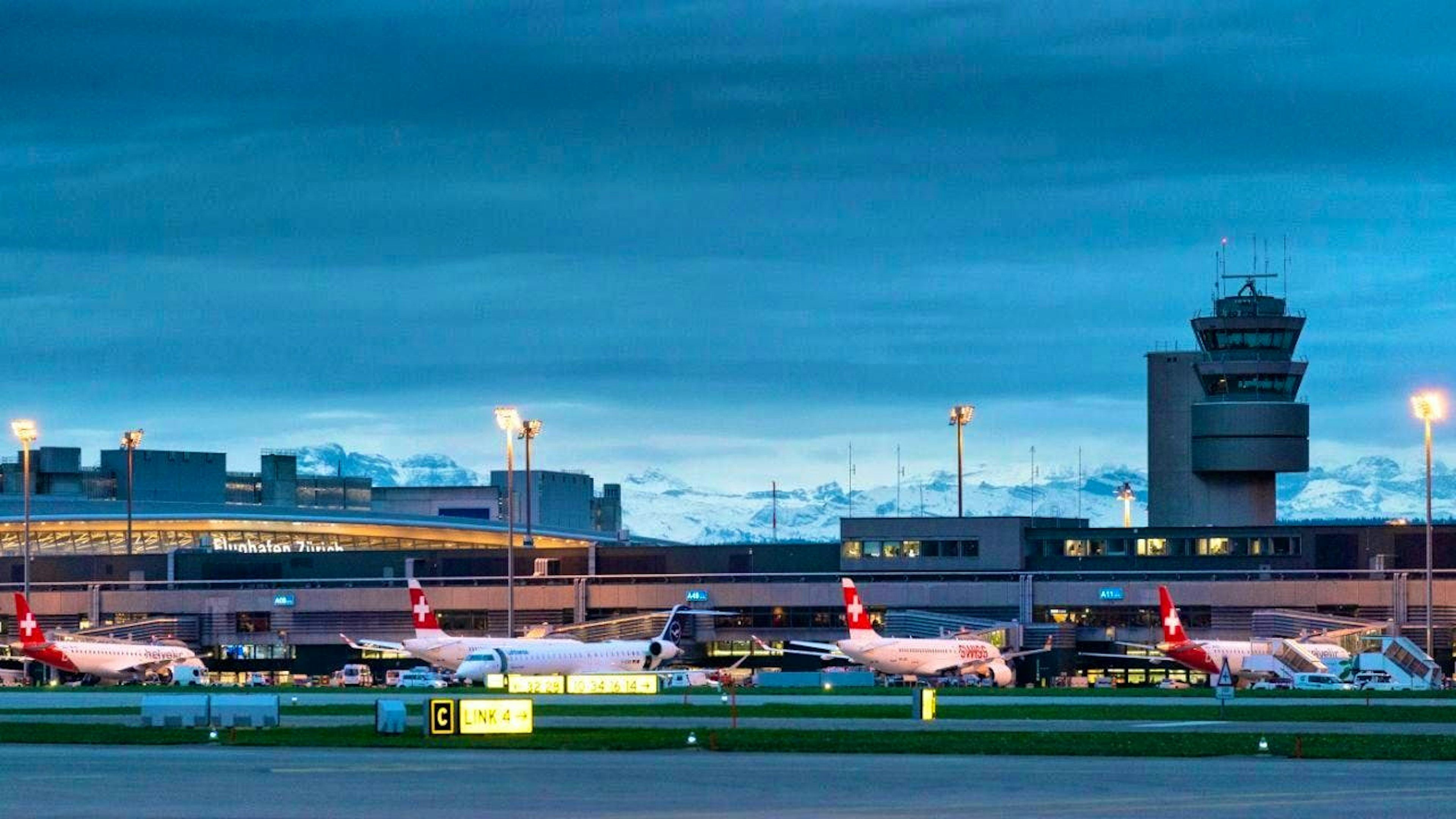 3840x2160 Zurich Airport records more aircraft movements