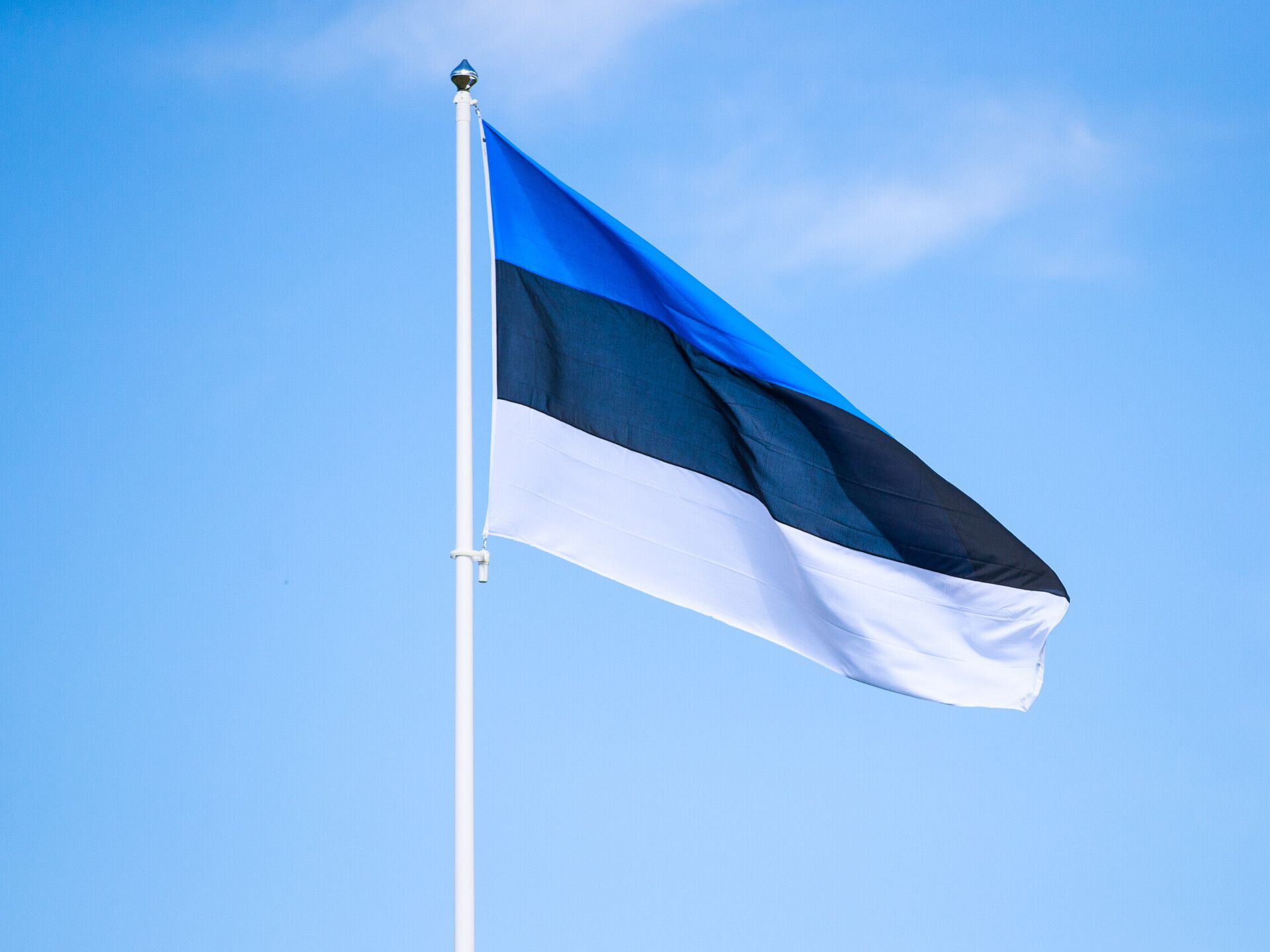 1920x1440 Flags to be hoisted to honor fathers on Sunday