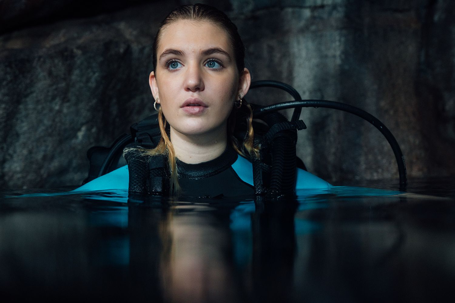 1500x1000 Meters Down: Uncaged (2019) Nélisse as Mia