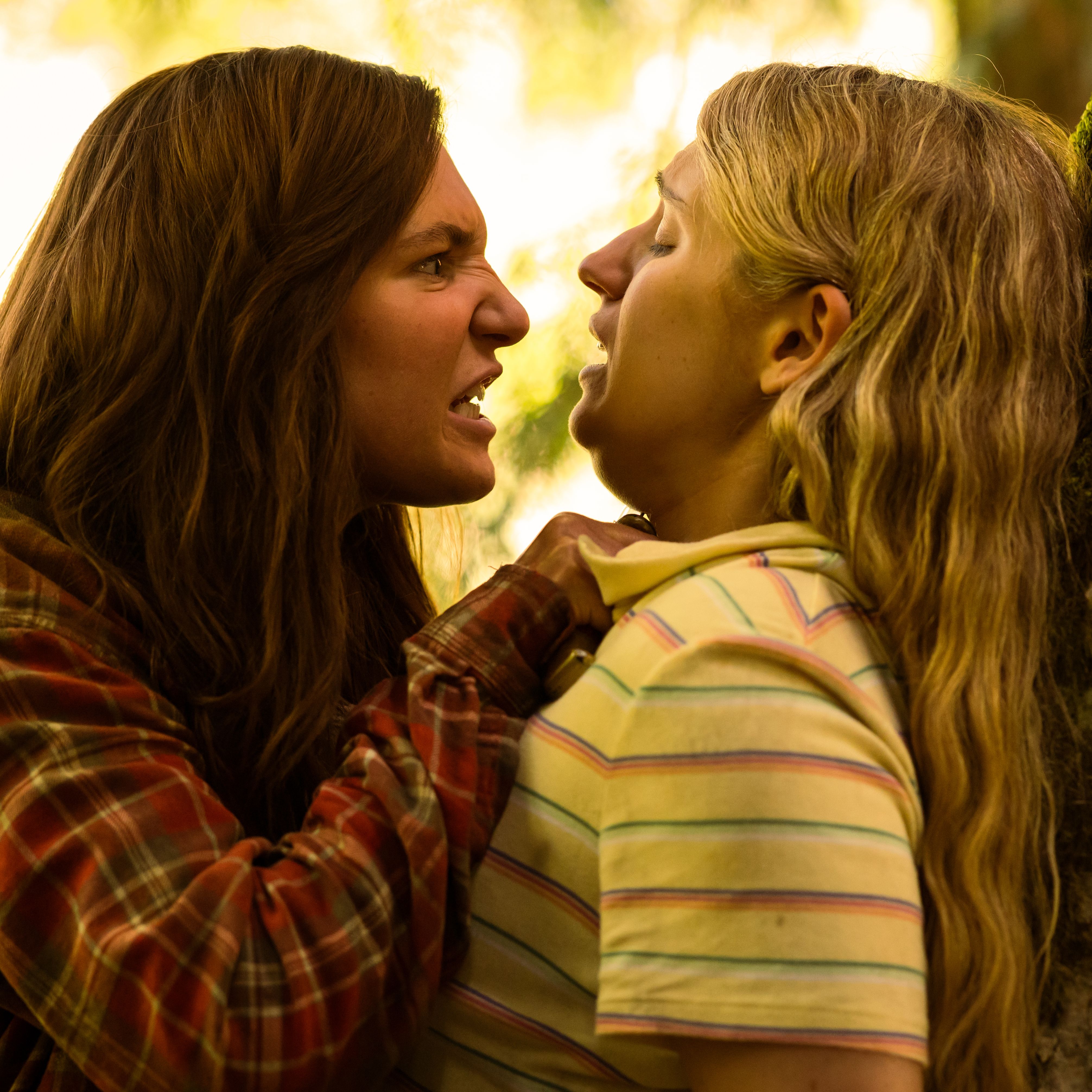 4024x4024 Yellowjackets Stars Sophie Nelisse & Jenna Burgess on Shauna & Melissa and The Wilderness