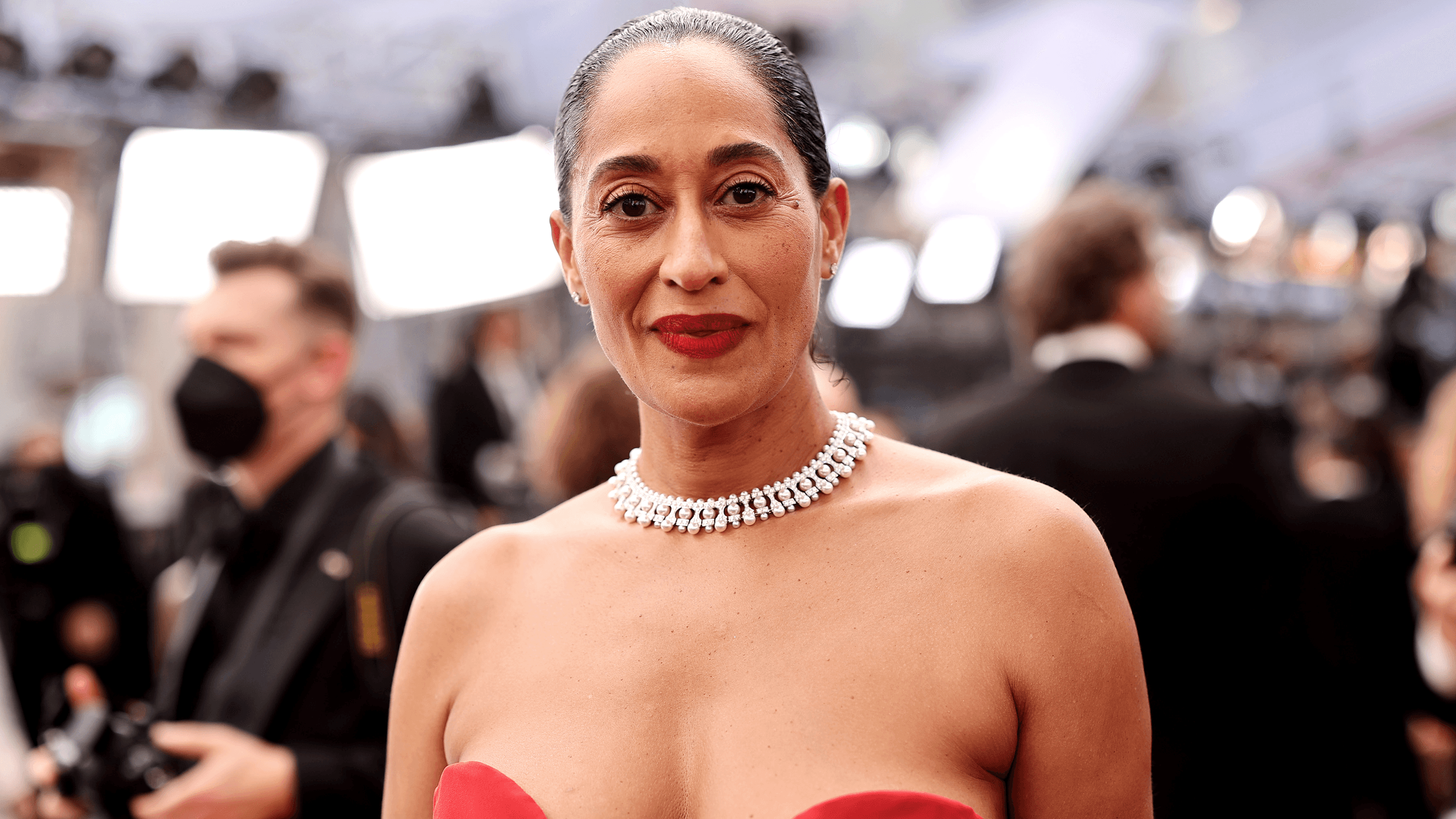 2560x1440 Tracee Ellis Ross Structured, Braided Updo Is Defying Gravity