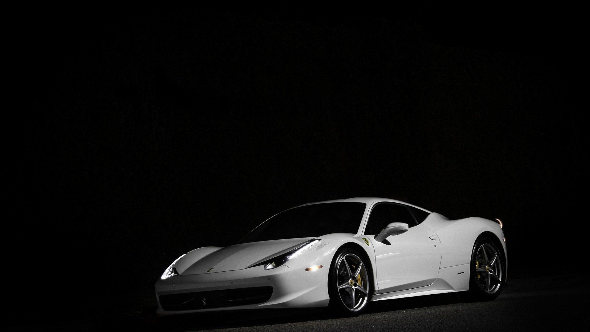1920x1080 Sleek Ferrari HD Wallpaper: Pure Elegance on Wheelsx1080
