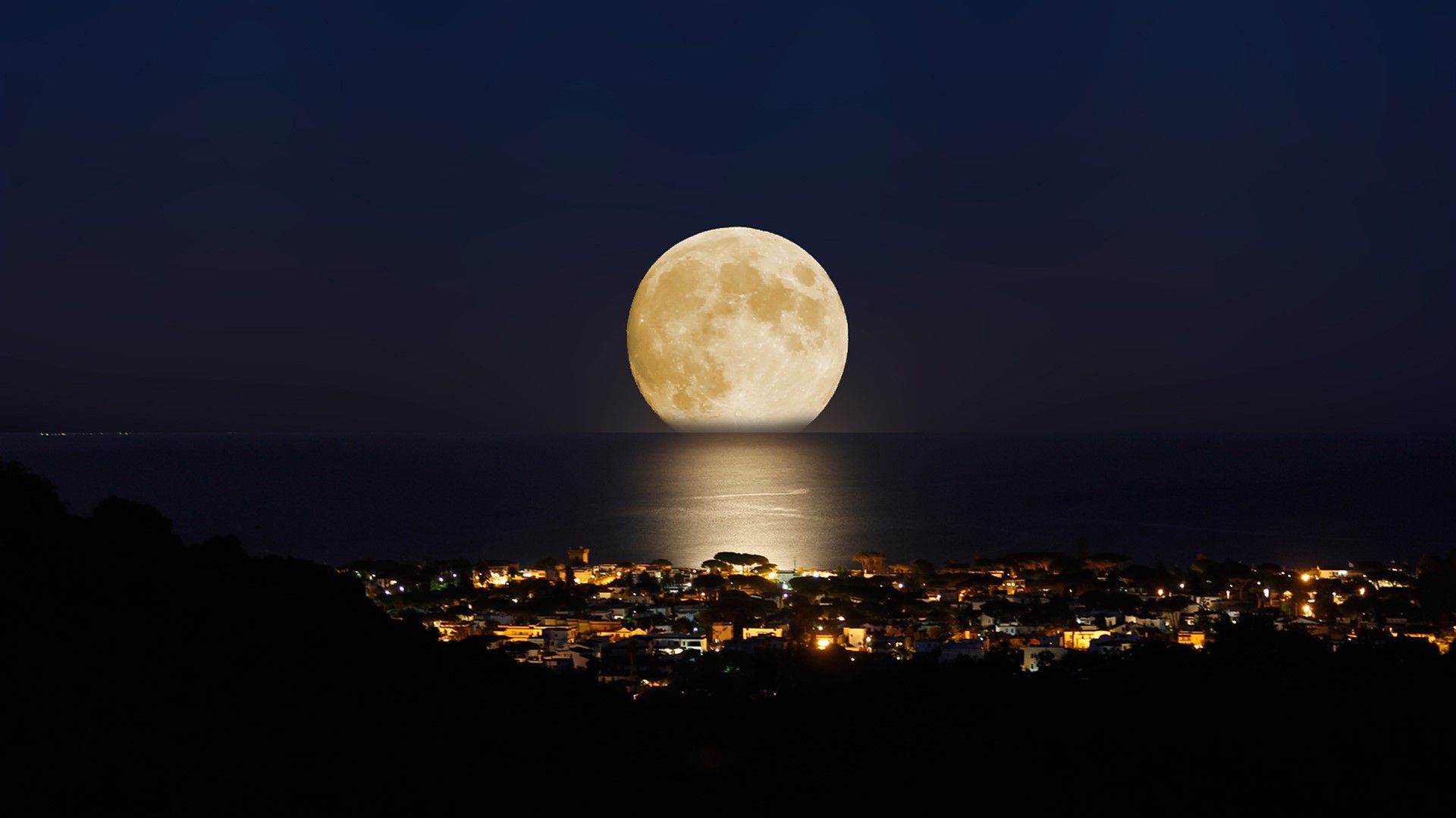 1920x1080 Summer moon and San Felice Circeo at night, Latina, Italy. Windows Spotlight Image
