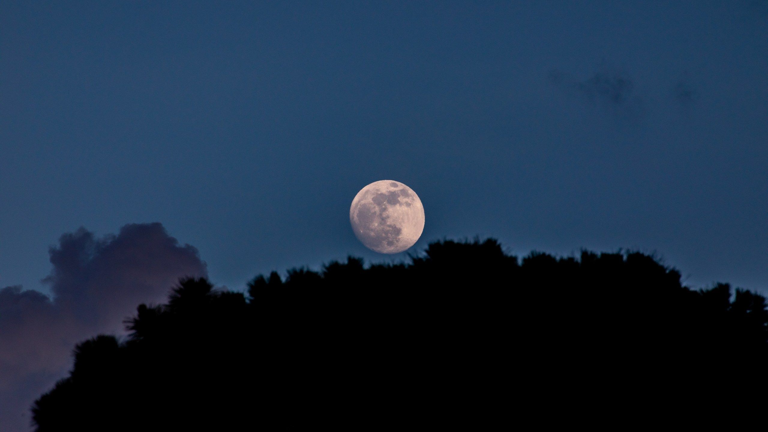 2560x1440 June's 'Strawberry Moon' will appear just after summer solstice